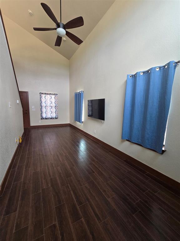 143 Spring Hollow Trl, Smithville, TX 78957