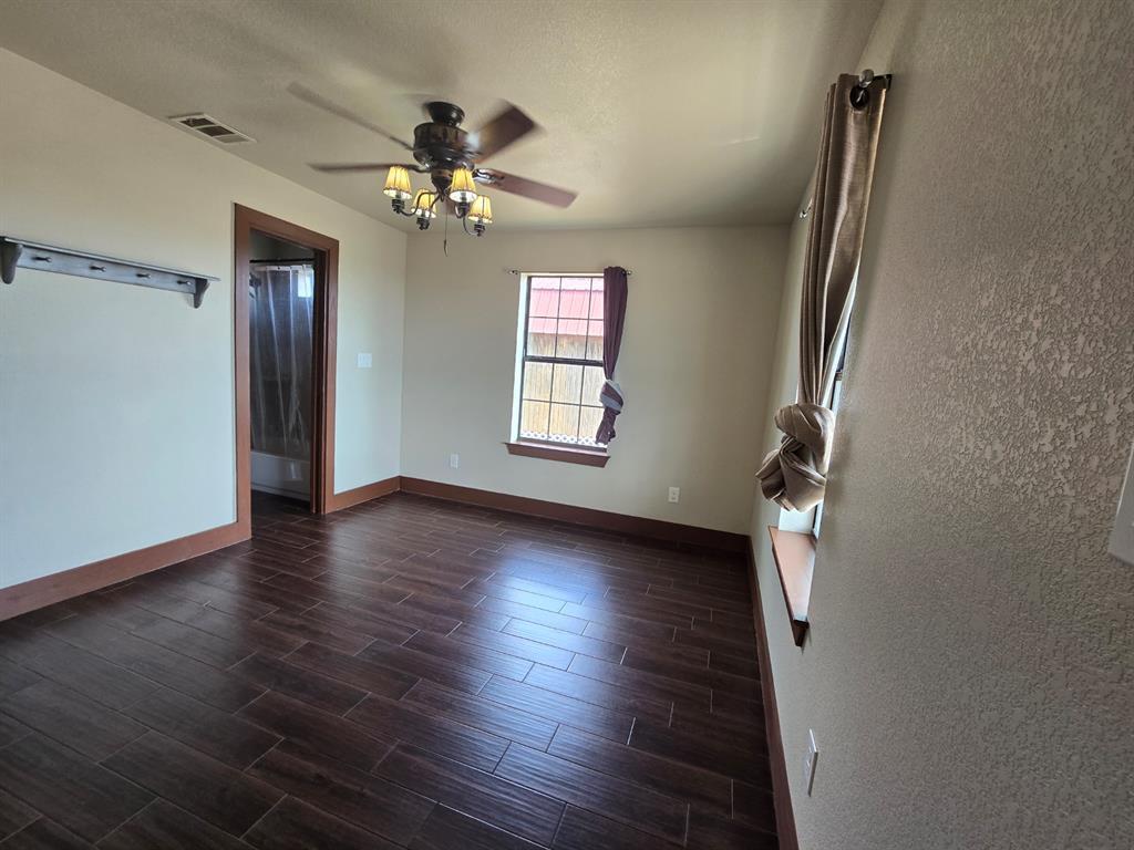 143 Spring Hollow Trl, Smithville, TX 78957