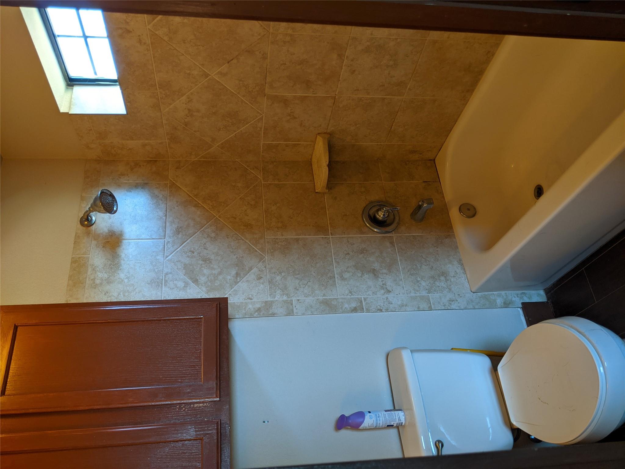 143 Spring Hollow Trl, Smithville, TX 78957