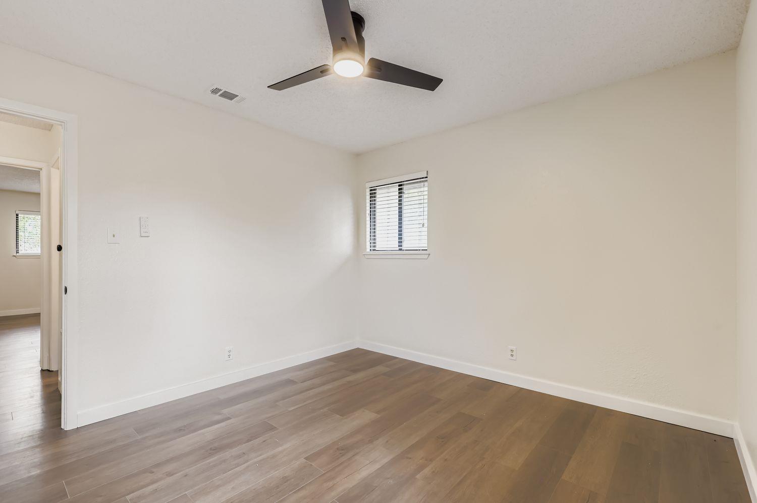 521 Dennis Dr, Round Rock, TX 78664