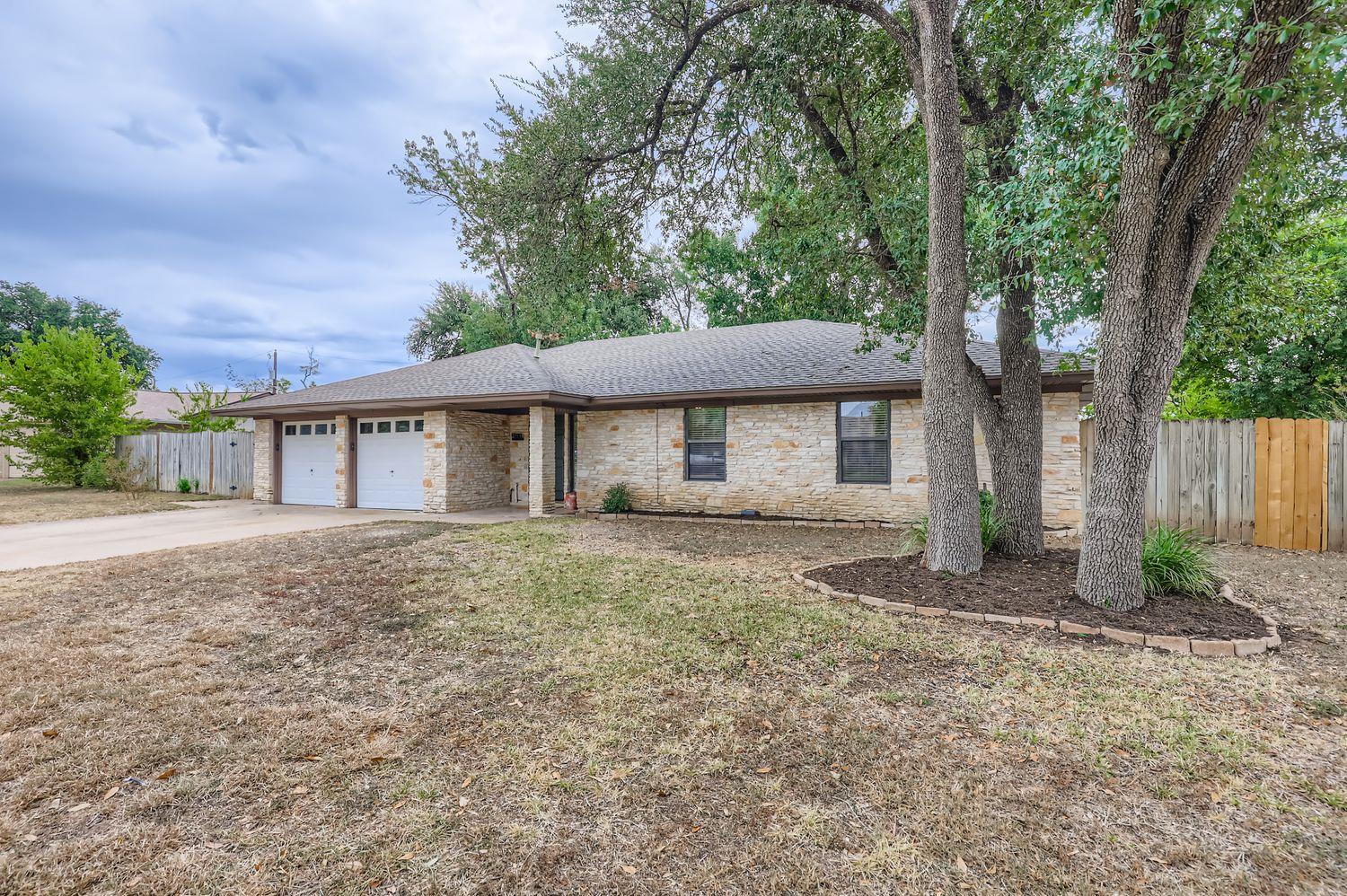 521 Dennis Dr, Round Rock, TX 78664