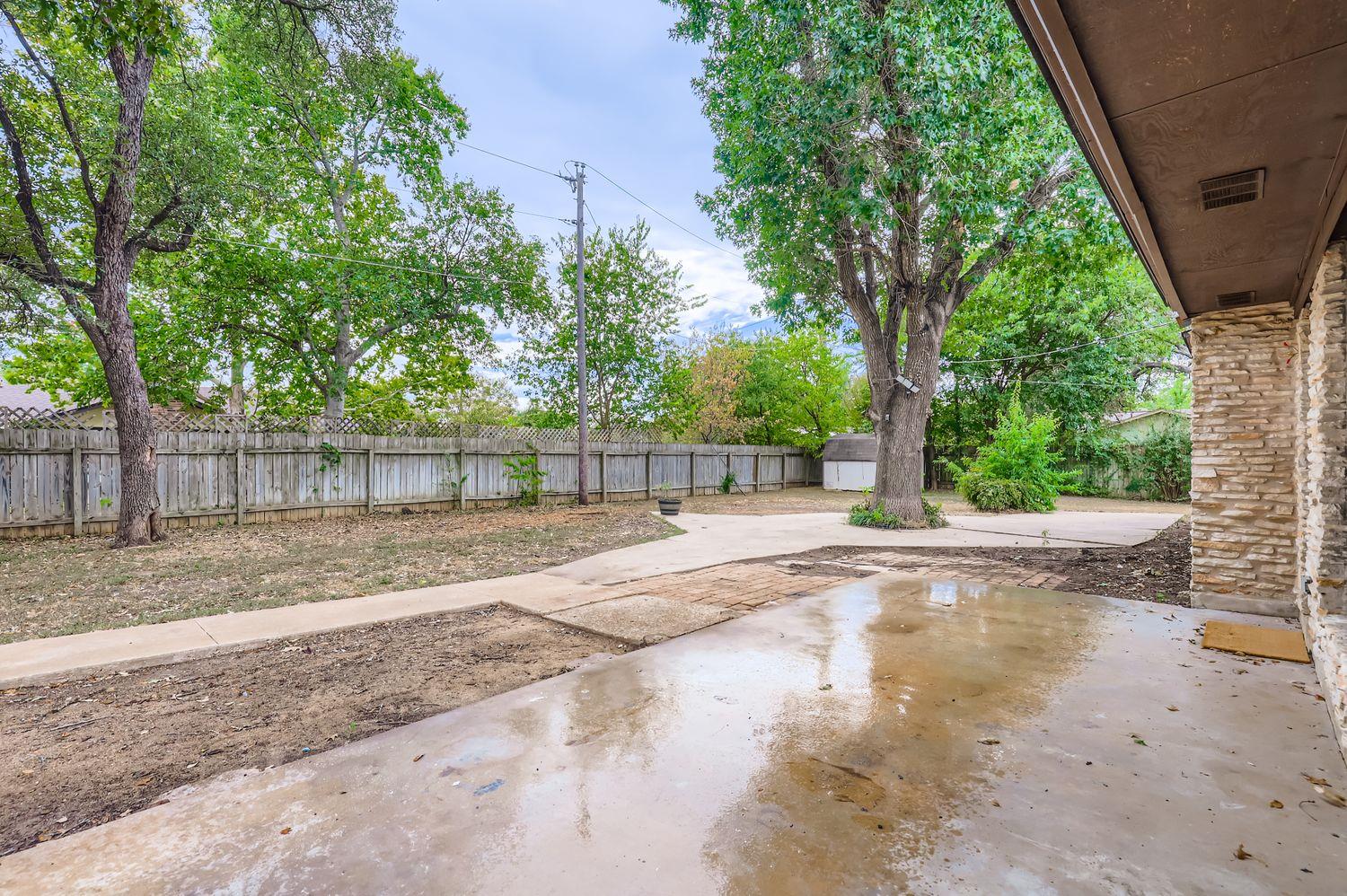 521 Dennis Dr, Round Rock, TX 78664
