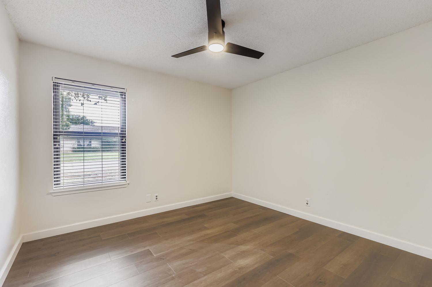 521 Dennis Dr, Round Rock, TX 78664