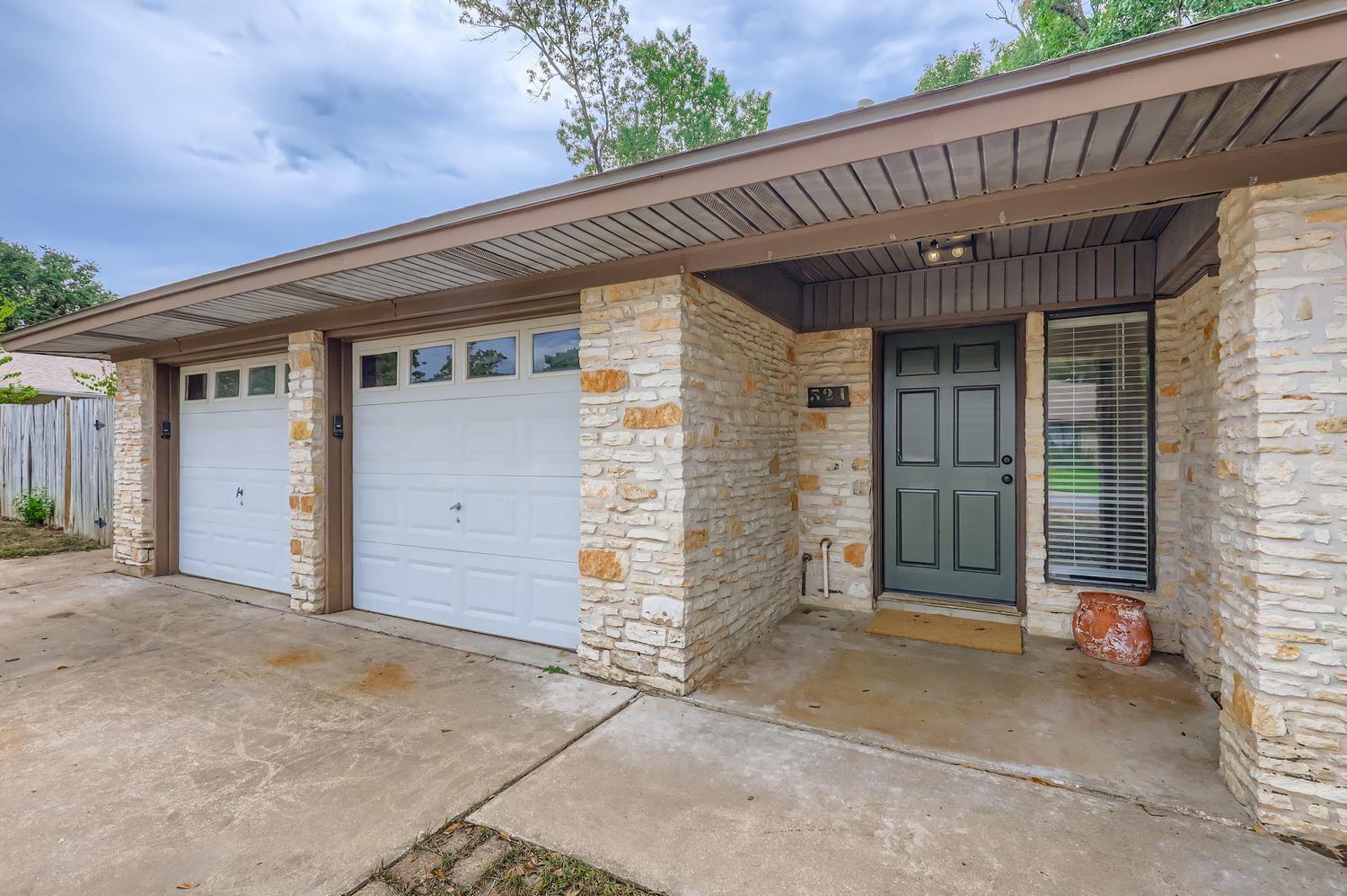 521 Dennis Dr, Round Rock, TX 78664