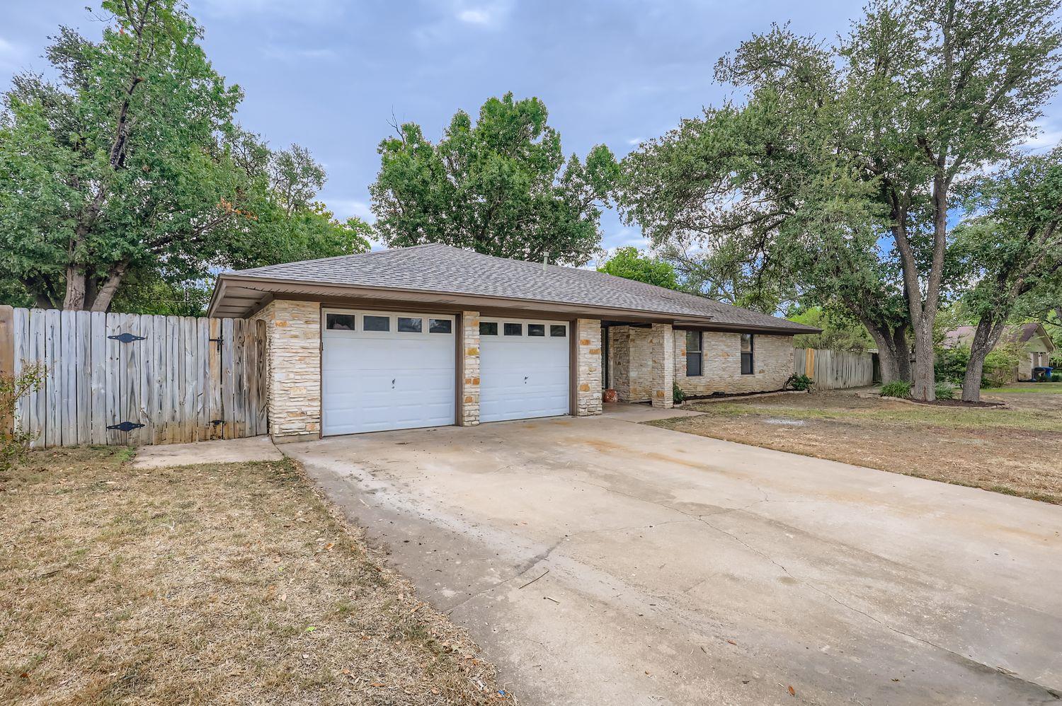 521 Dennis Dr, Round Rock, TX 78664