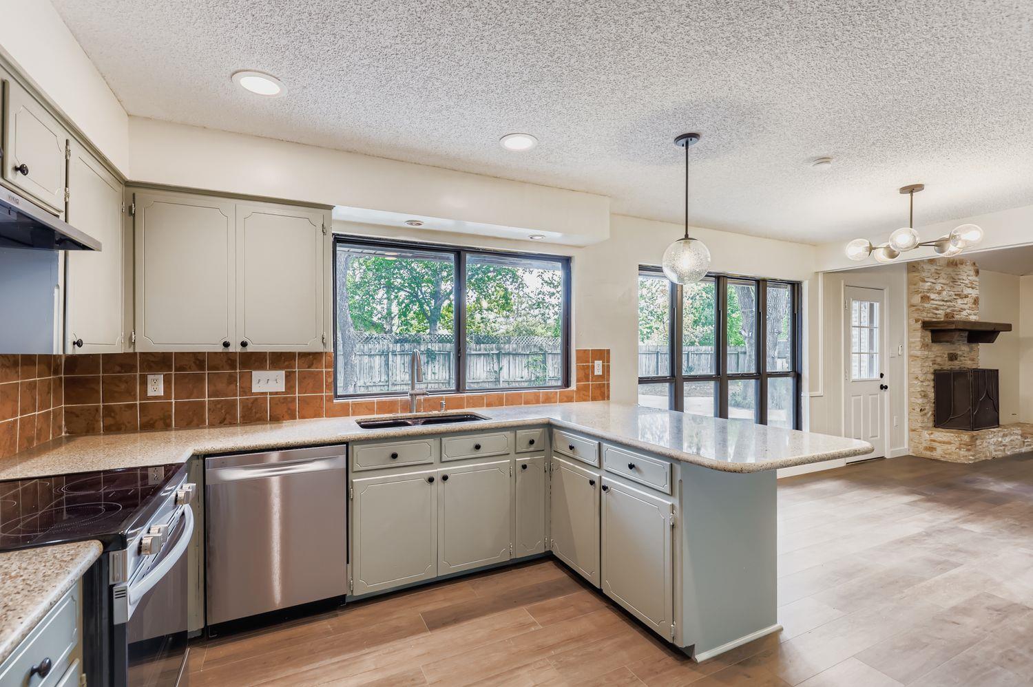 521 Dennis Dr, Round Rock, TX 78664