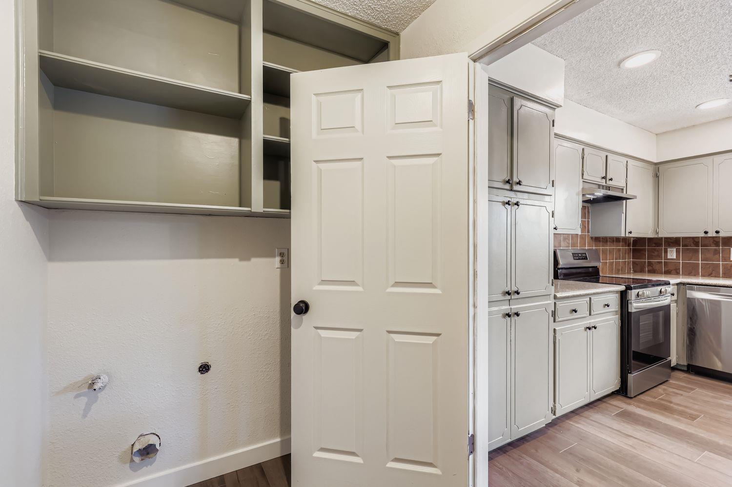 521 Dennis Dr, Round Rock, TX 78664