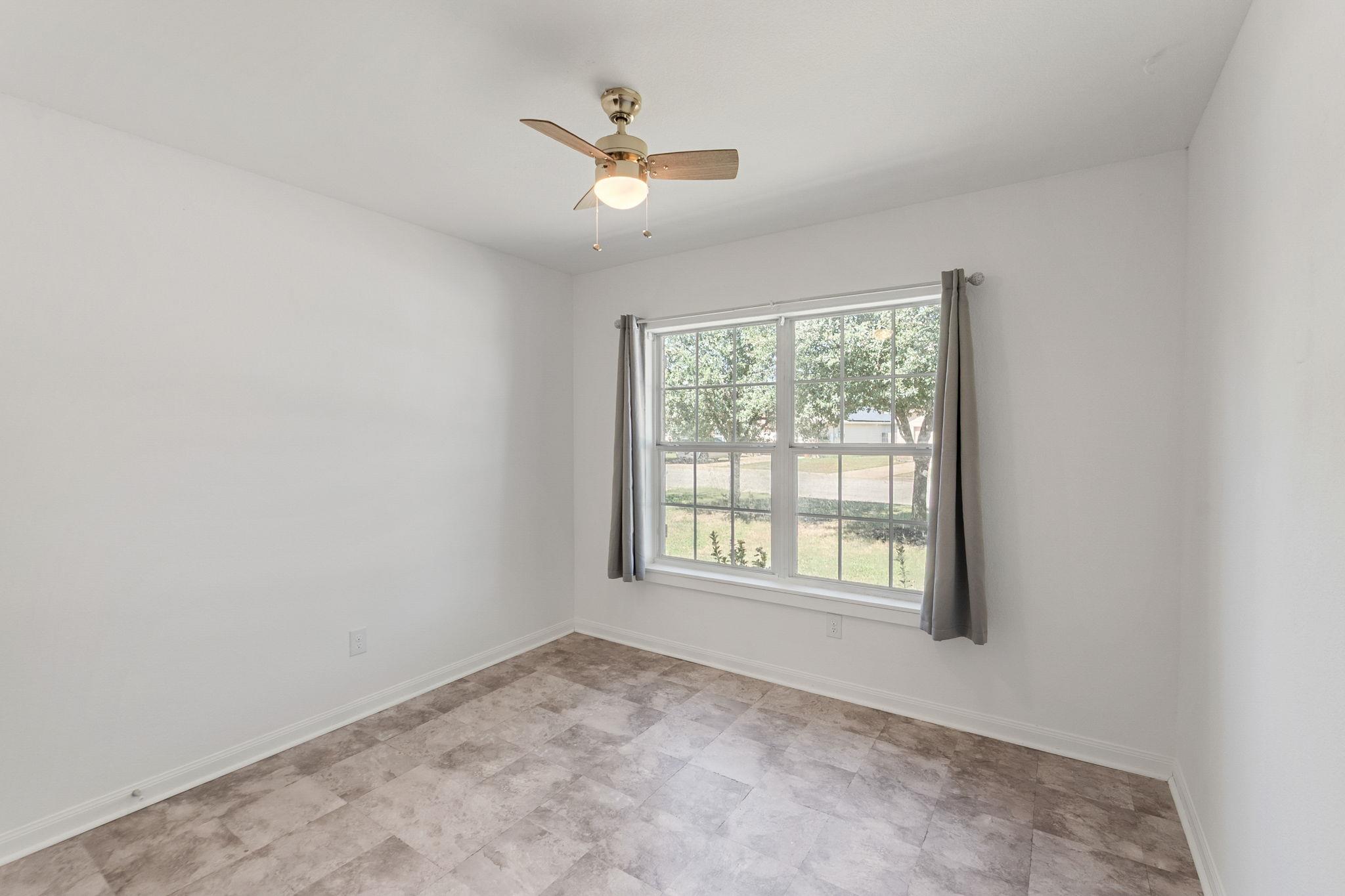 233 J E Brown Ln, Jarrell, TX 76537