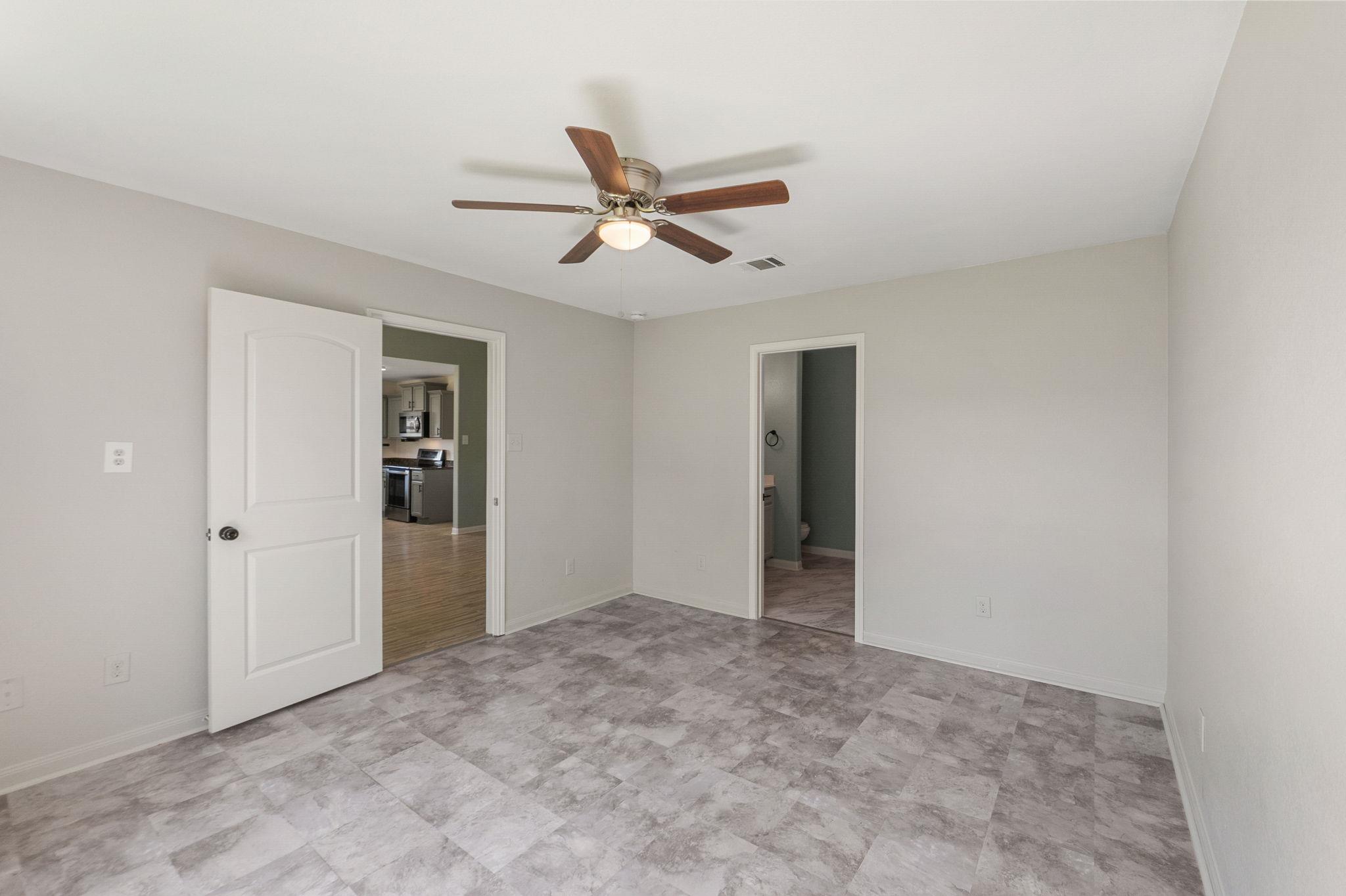 233 J E Brown Ln, Jarrell, TX 76537