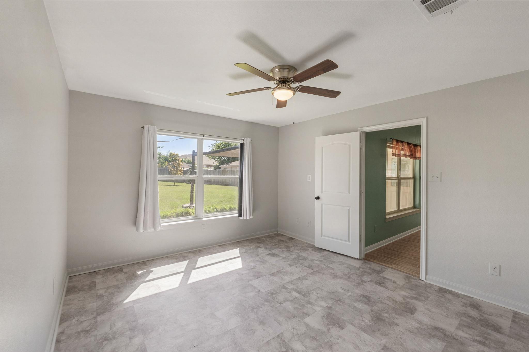 233 J E Brown Ln, Jarrell, TX 76537