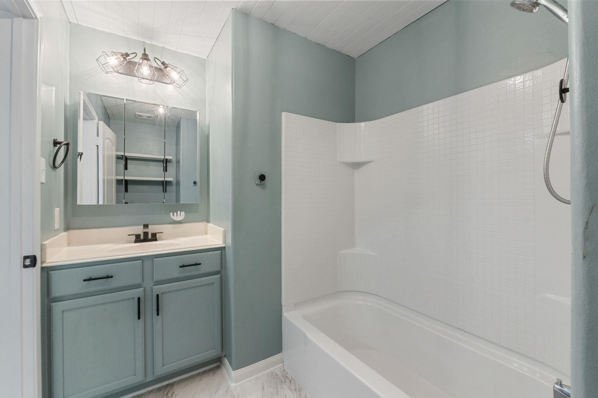 233 J E Brown Ln, Jarrell, TX 76537