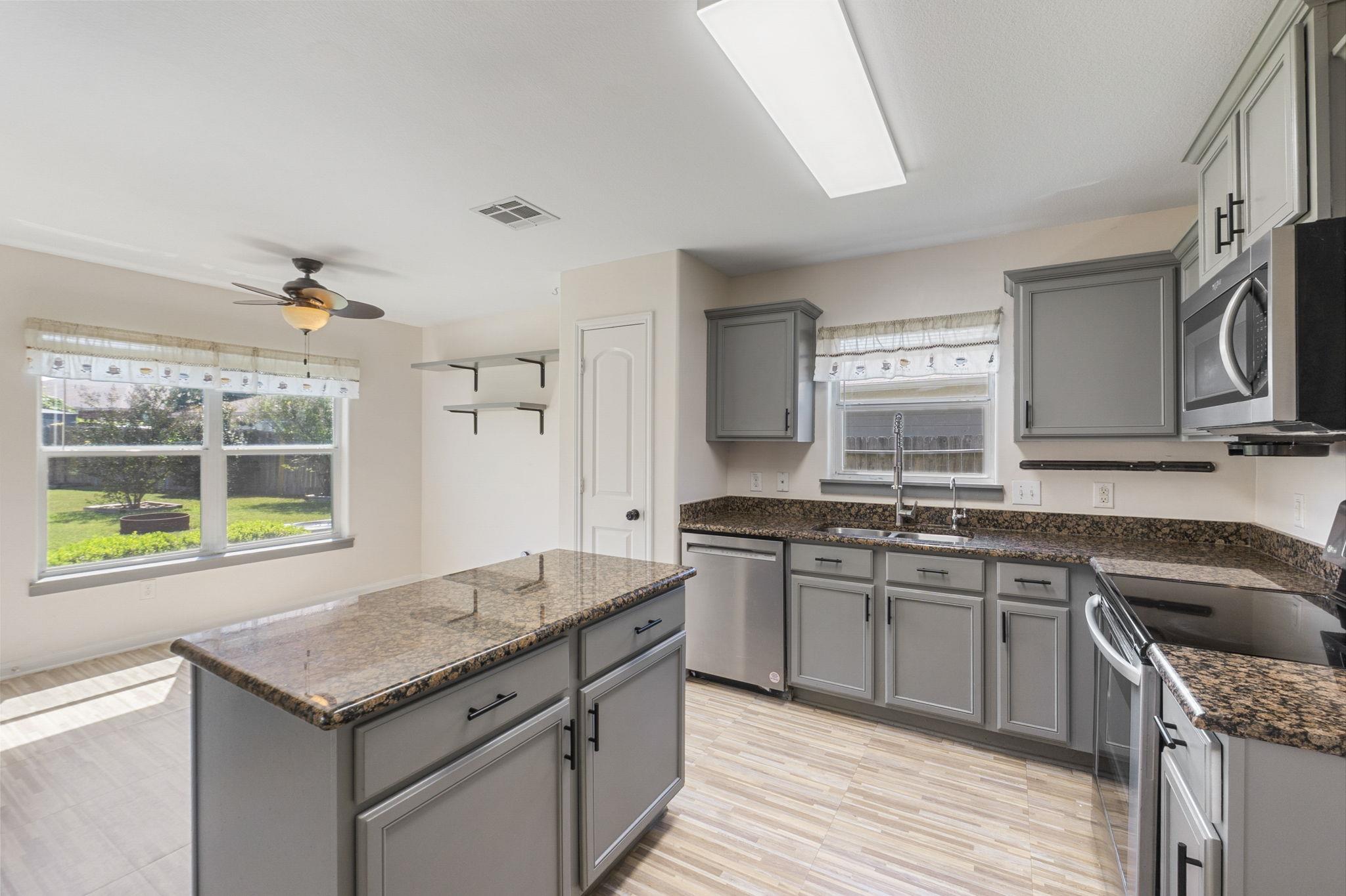 233 J E Brown Ln, Jarrell, TX 76537