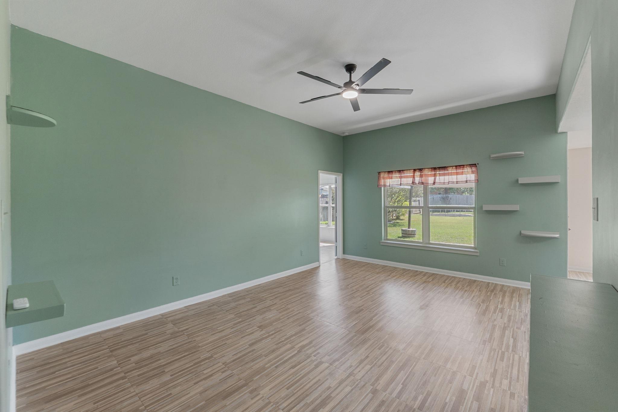 233 J E Brown Ln, Jarrell, TX 76537