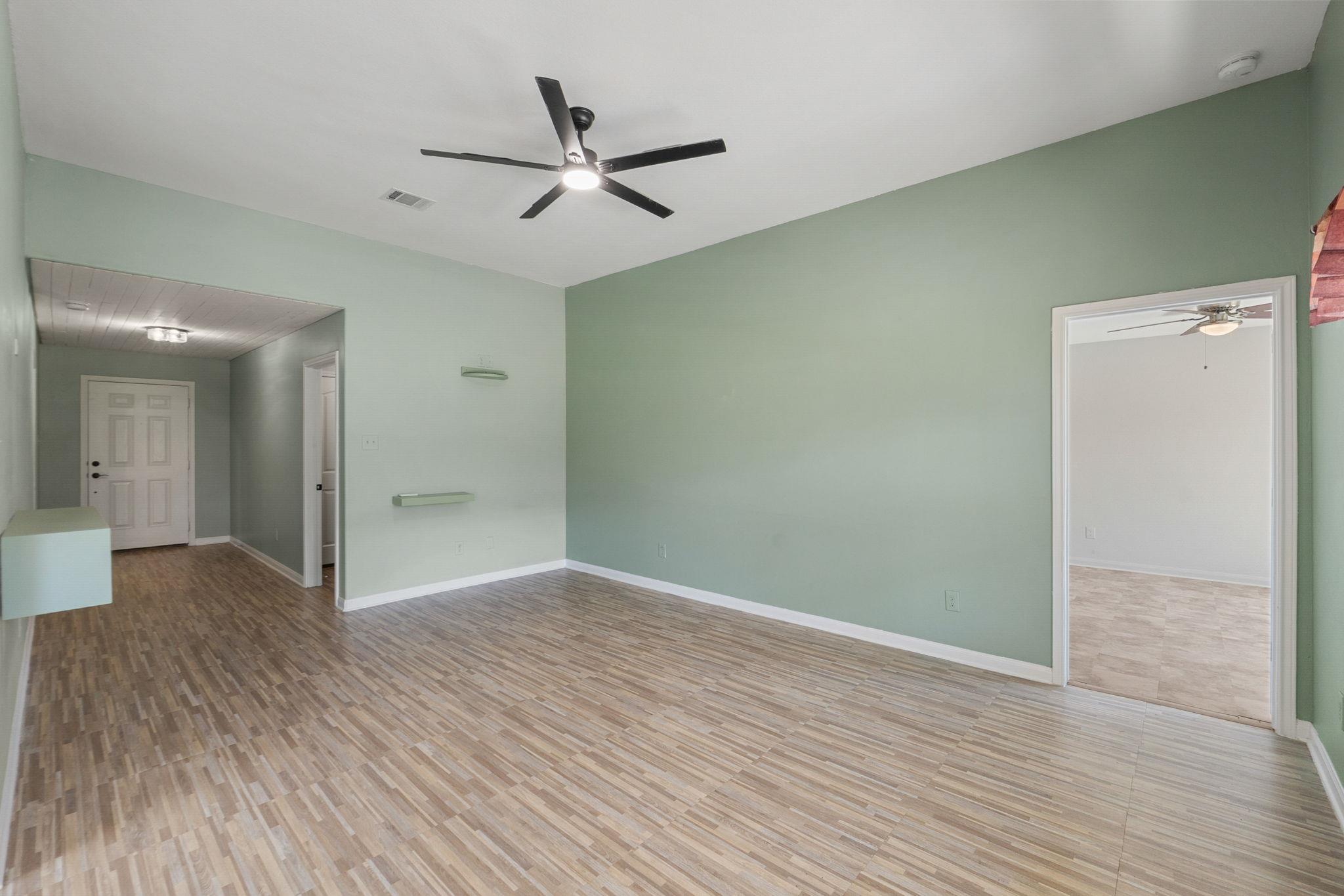 233 J E Brown Ln, Jarrell, TX 76537