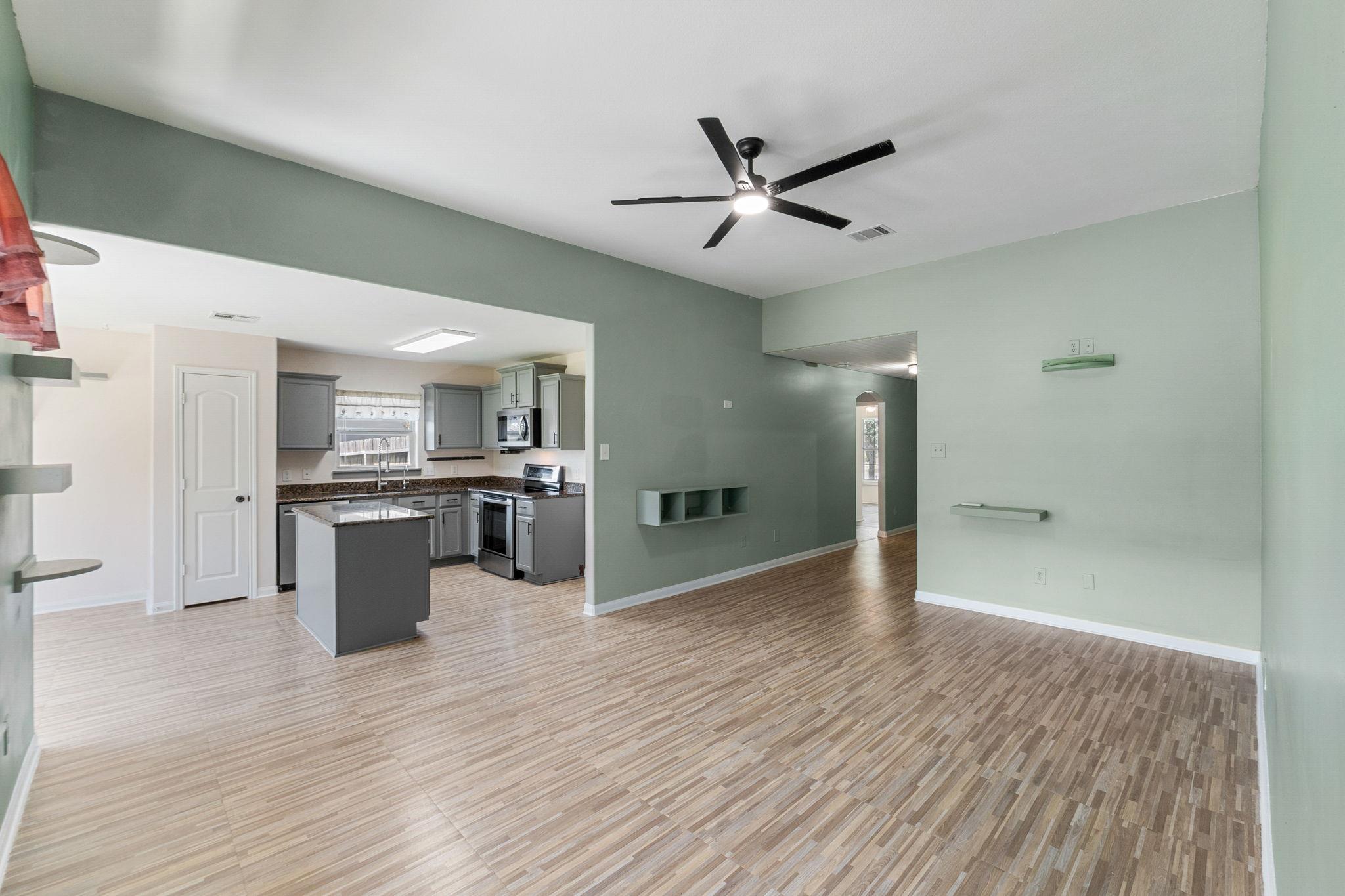 233 J E Brown Ln, Jarrell, TX 76537