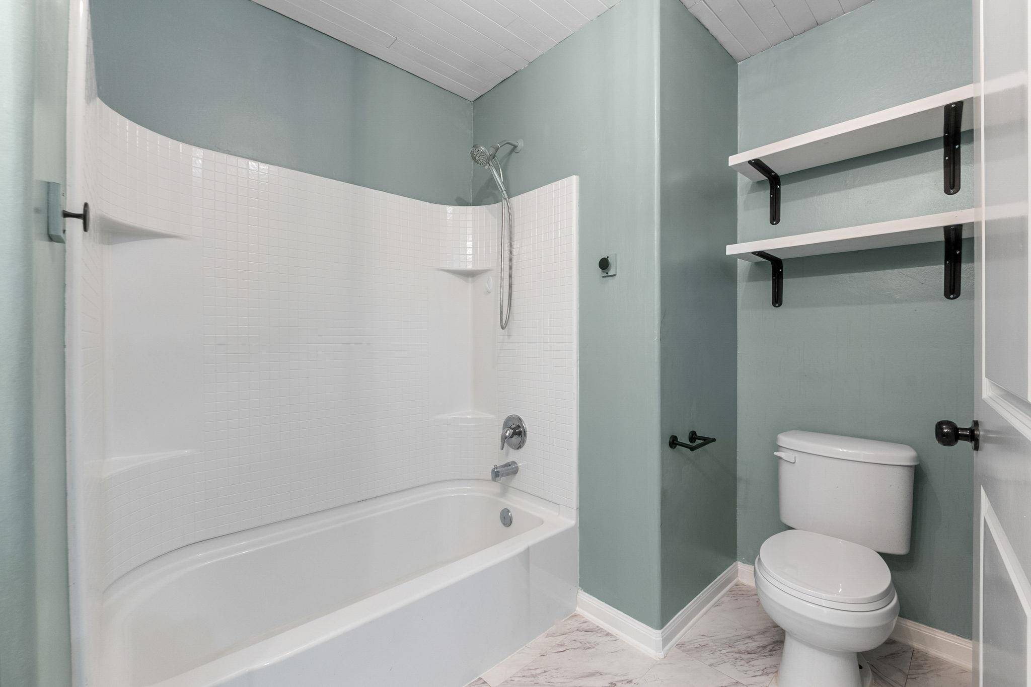 233 J E Brown Ln, Jarrell, TX 76537