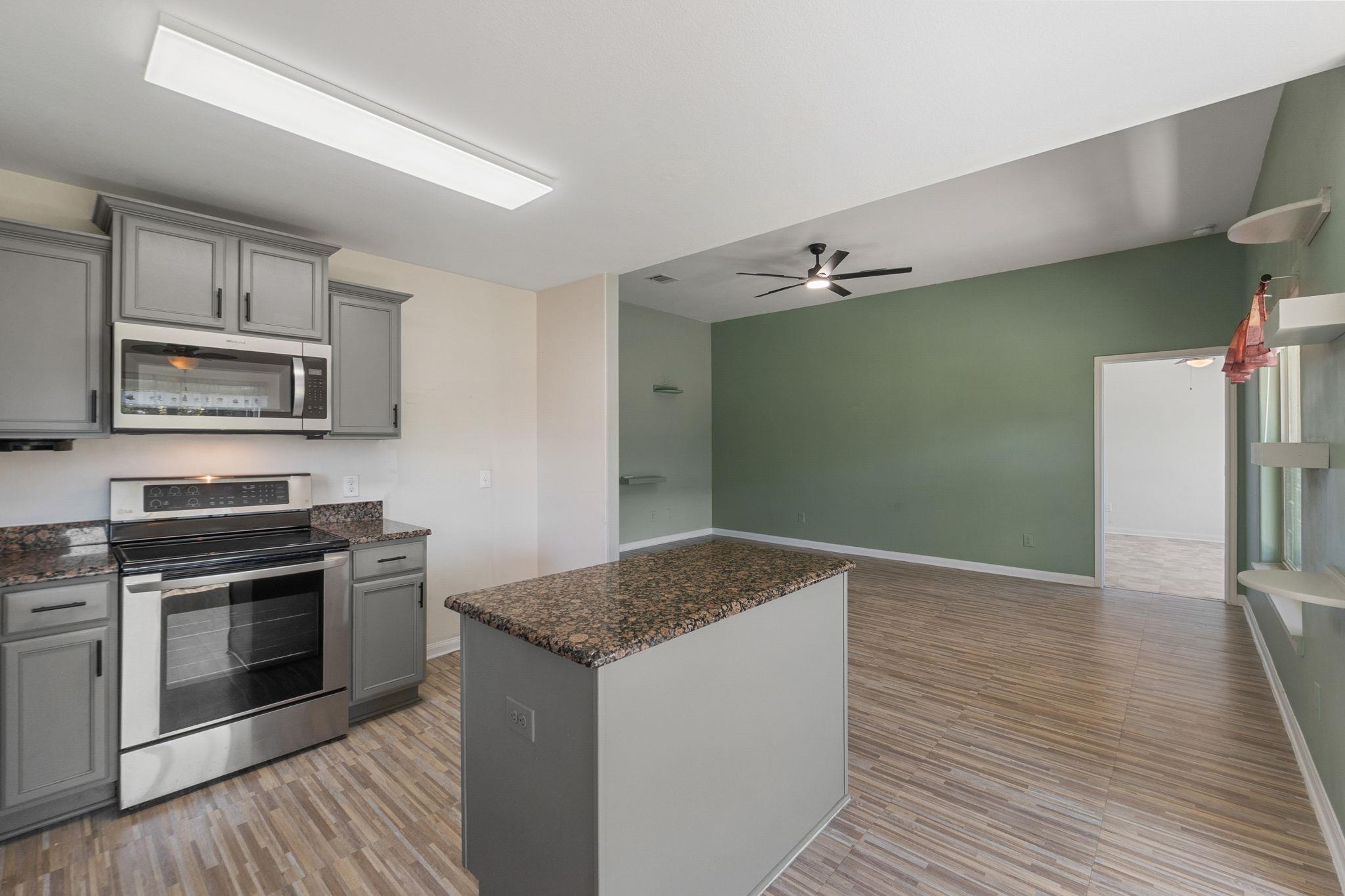 233 J E Brown Ln, Jarrell, TX 76537