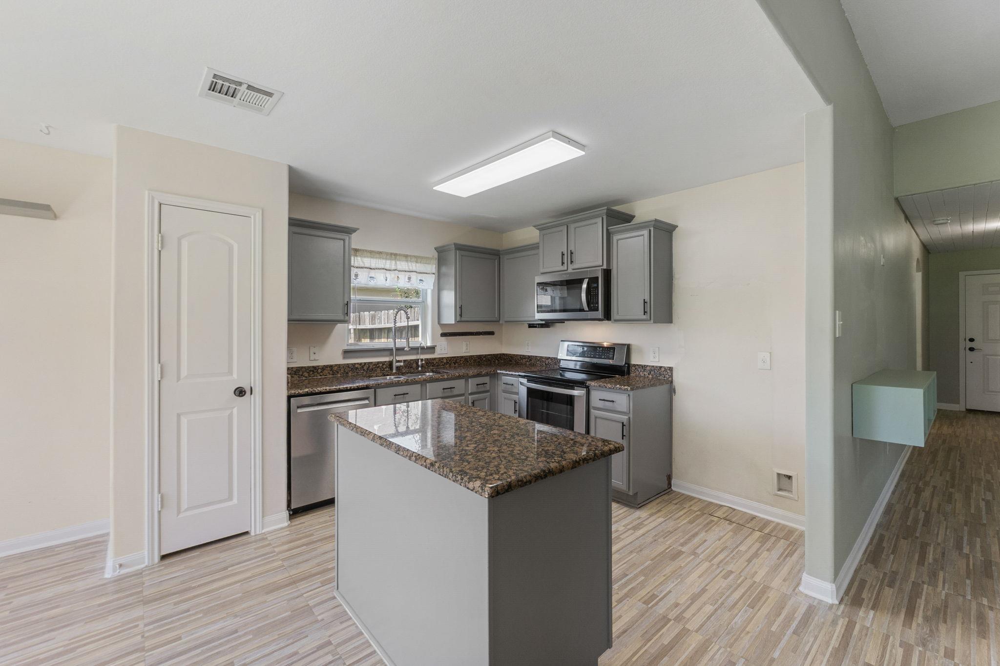 233 J E Brown Ln, Jarrell, TX 76537