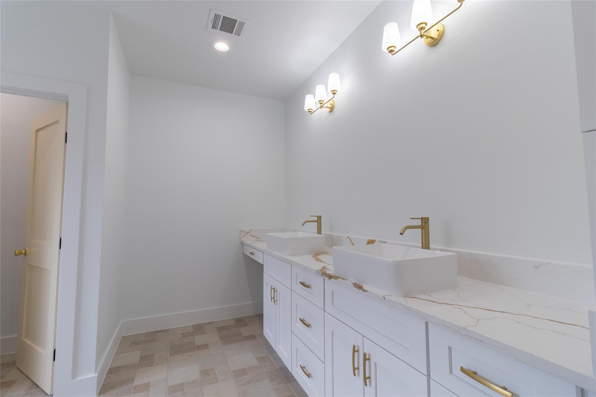 109 E Keanahalululu Ln, Bastrop, TX 78602