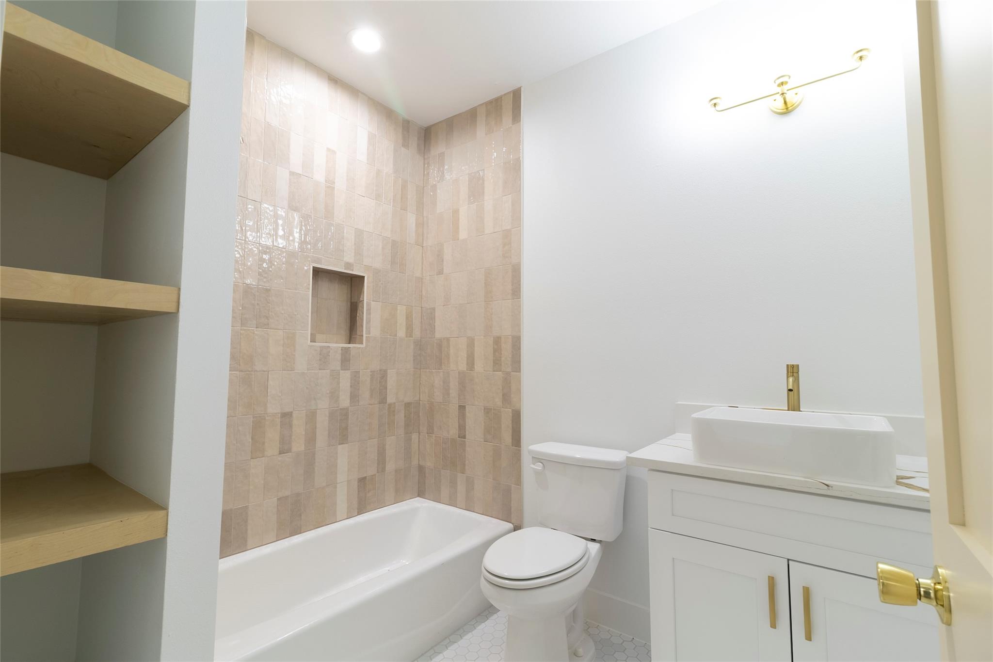 109 E Keanahalululu Ln, Bastrop, TX 78602