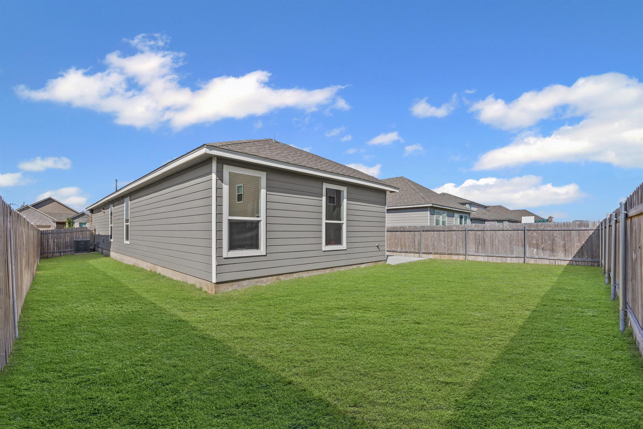 222 Summit Dr, Lockhart, TX 78644