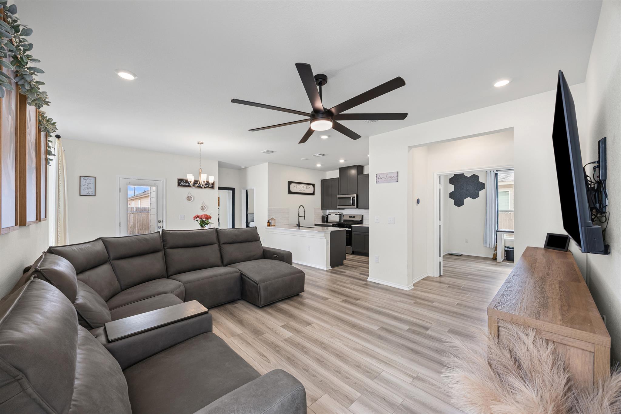 222 Summit Dr, Lockhart, TX 78644