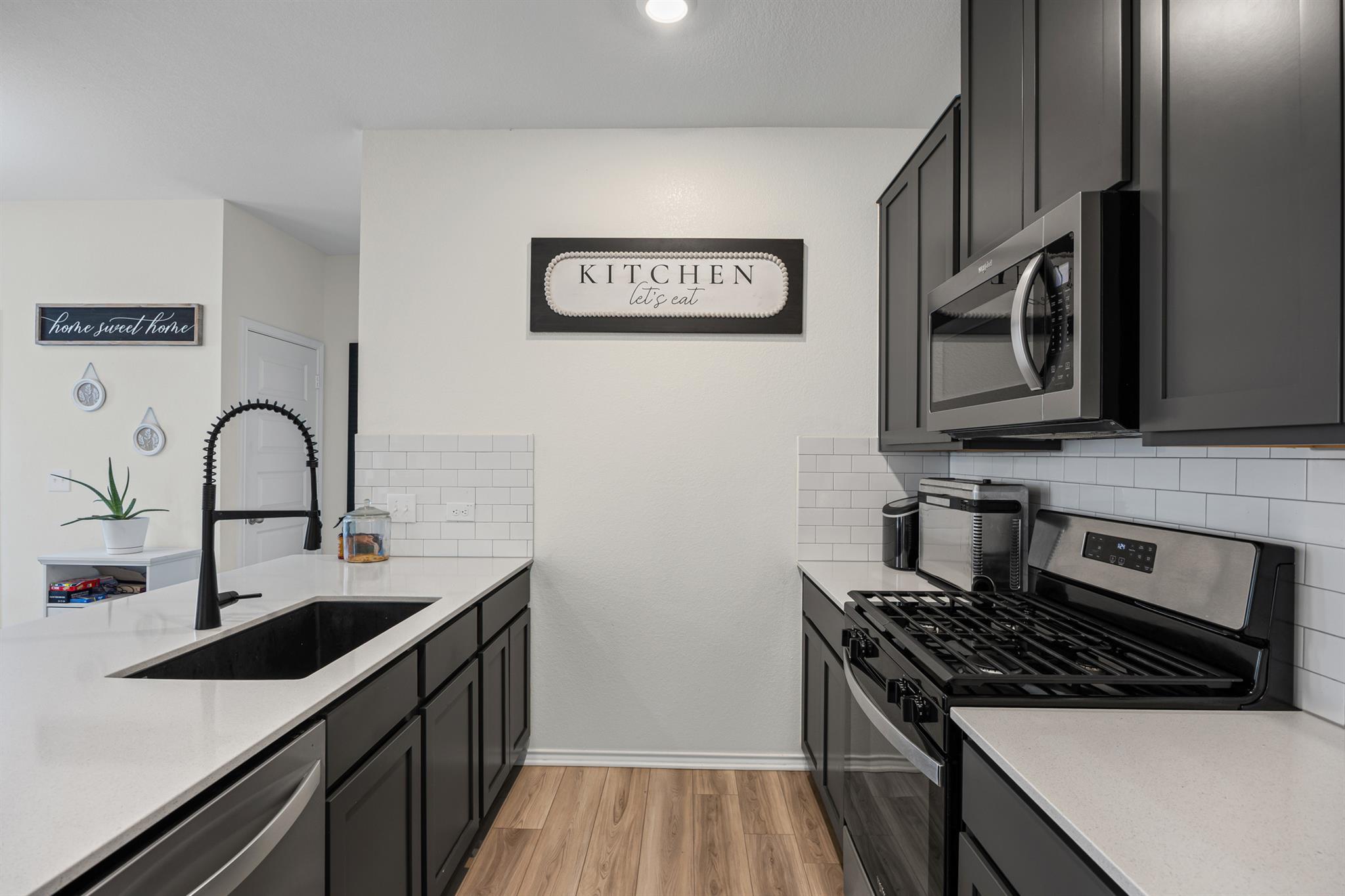 222 Summit Dr, Lockhart, TX 78644