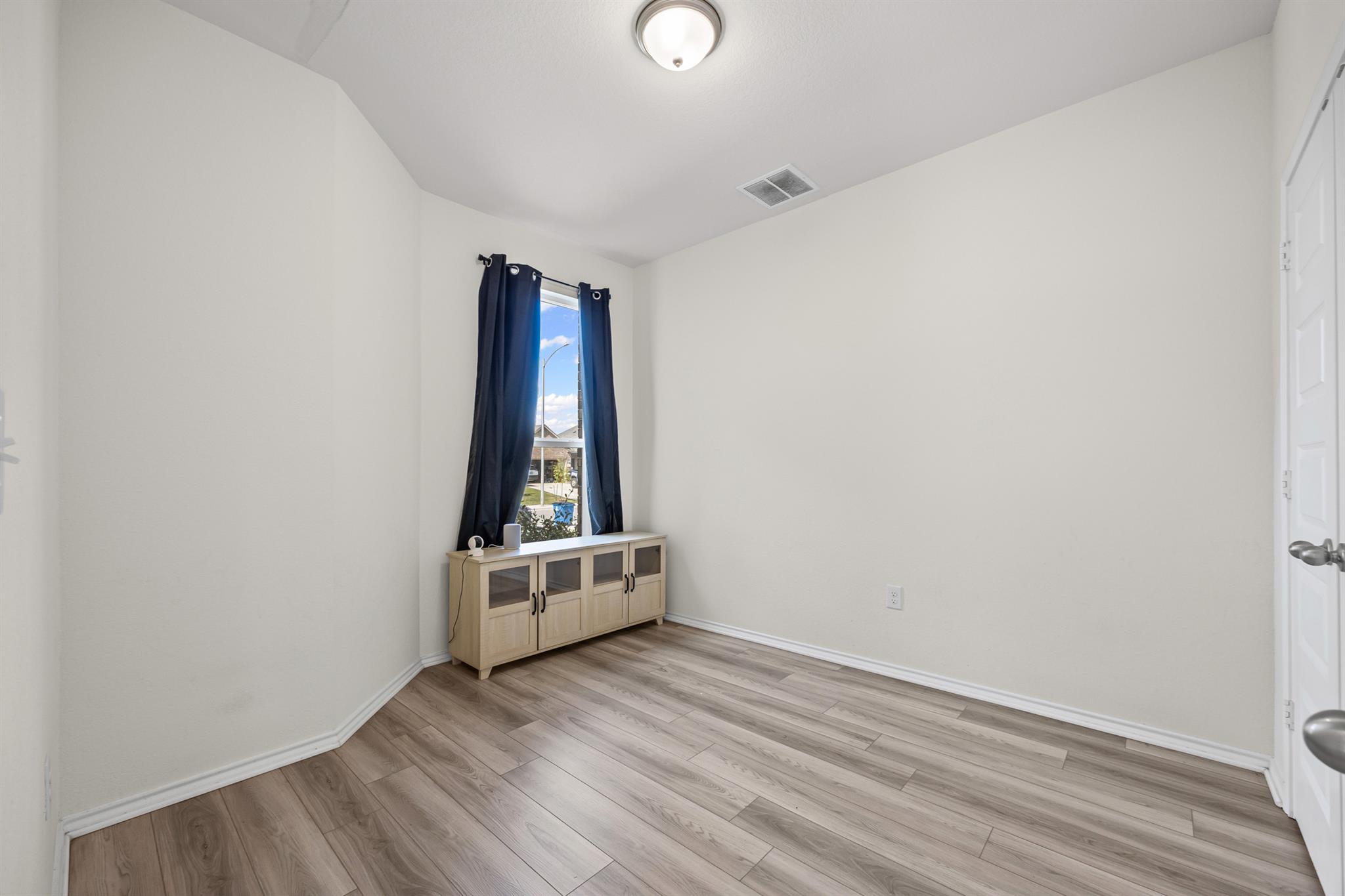 222 Summit Dr, Lockhart, TX 78644