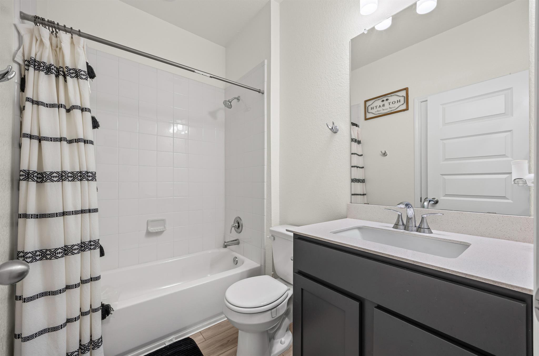 222 Summit Dr, Lockhart, TX 78644