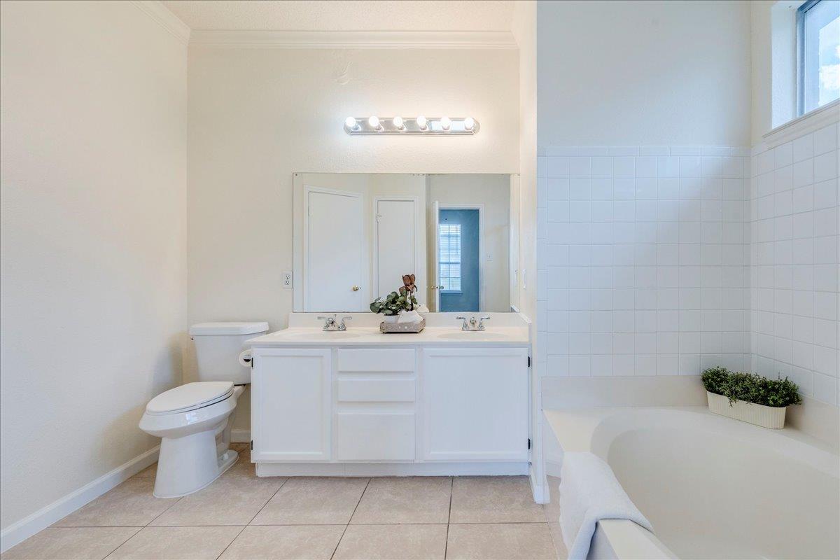 1021 Black Locust Dr W, Pflugerville, TX 78660