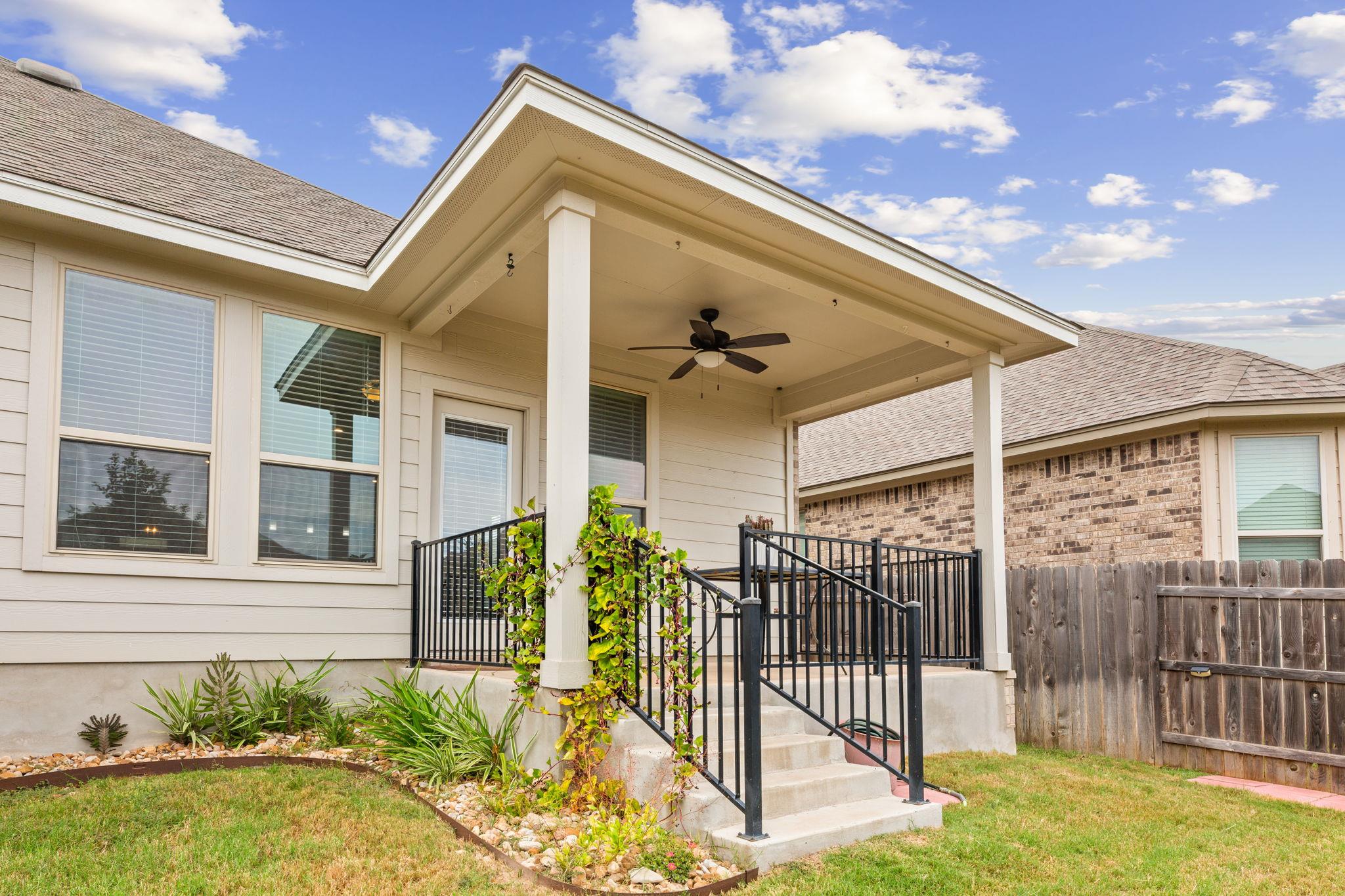 225 Red Granite Dr, Dripping Springs, TX 78620