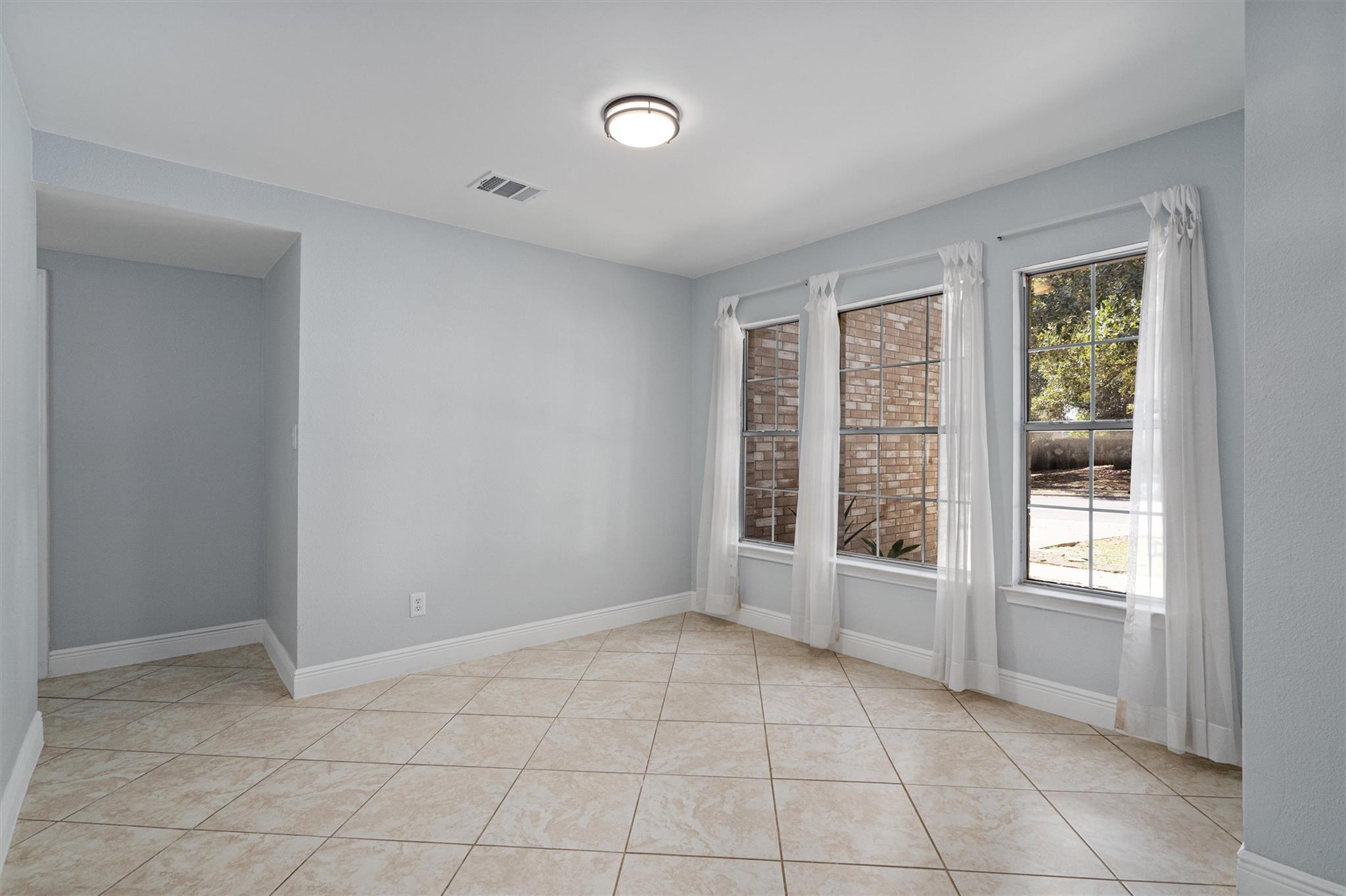 2720 High Point Dr, Round Rock, TX 78664