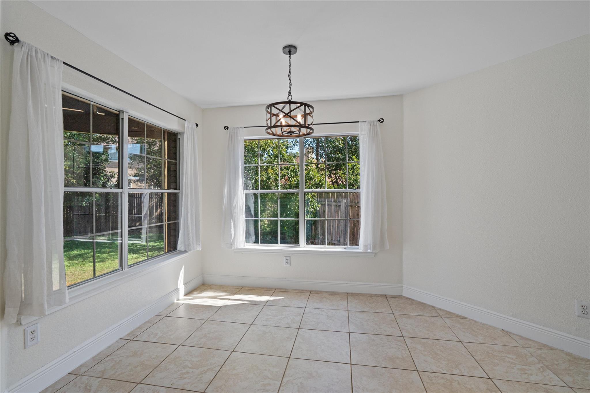 2720 High Point Dr, Round Rock, TX 78664