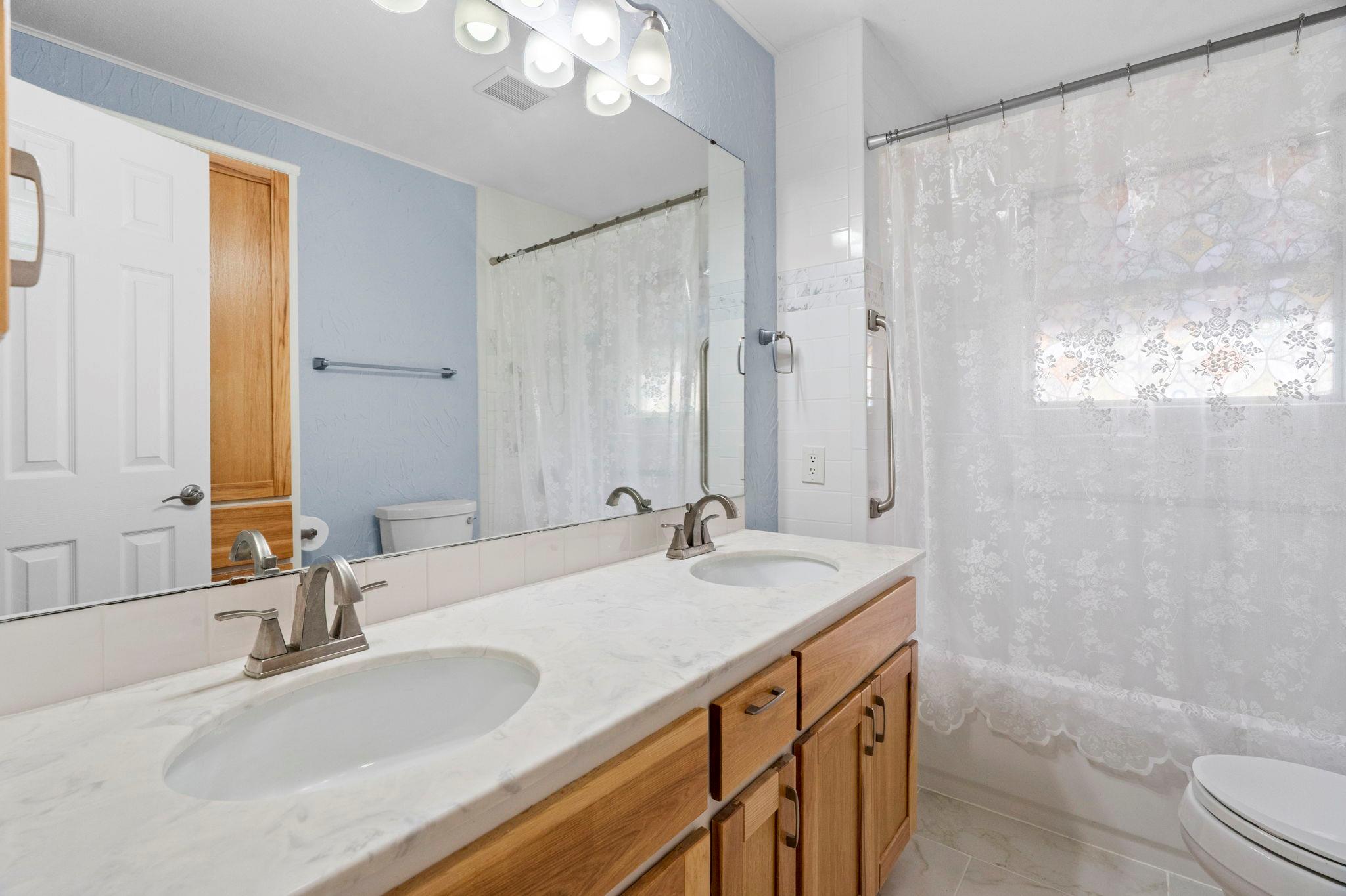 1406 WILLOW CREEK Dr, Leander, TX 78641