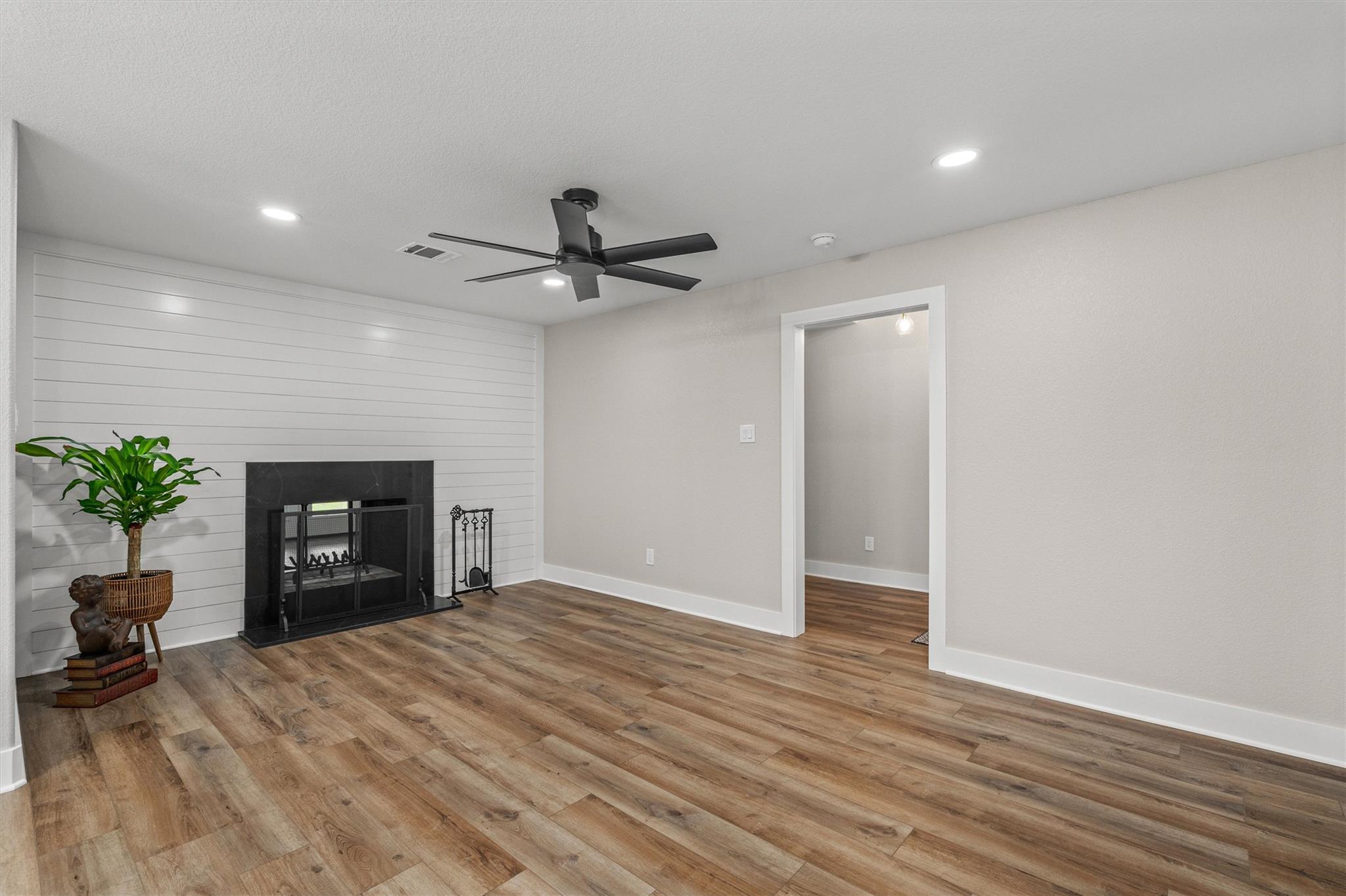 1037 Western Hills Rd, Rockdale, TX 76567