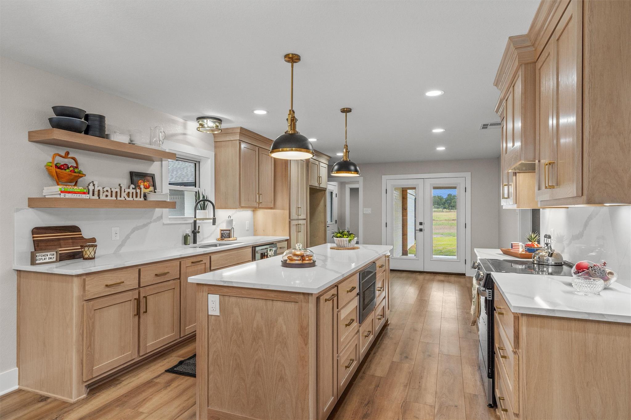 1037 Western Hills Rd, Rockdale, TX 76567