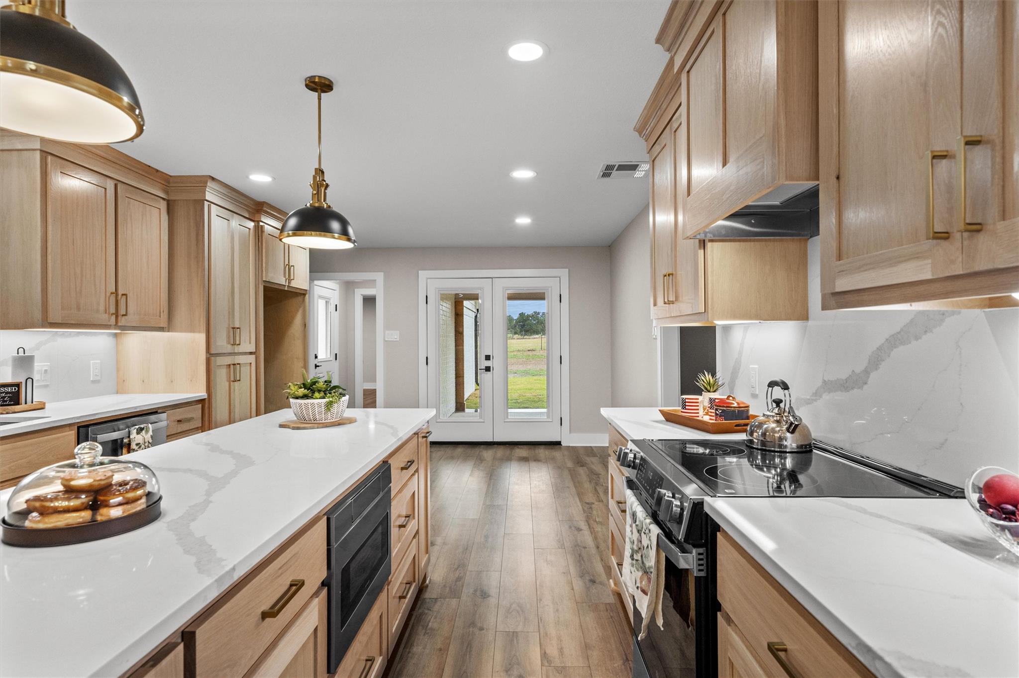 1037 Western Hills Rd, Rockdale, TX 76567