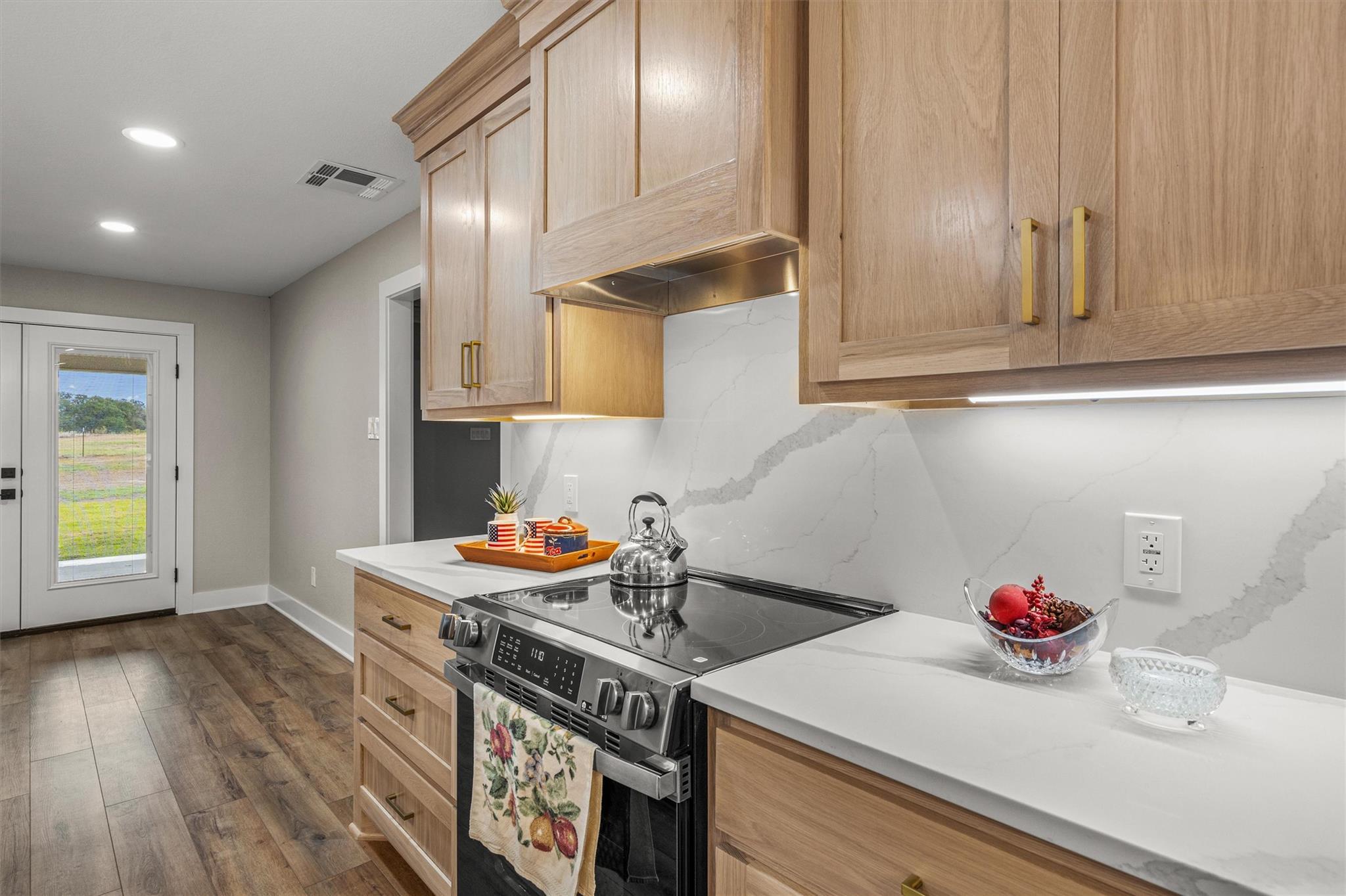 1037 Western Hills Rd, Rockdale, TX 76567