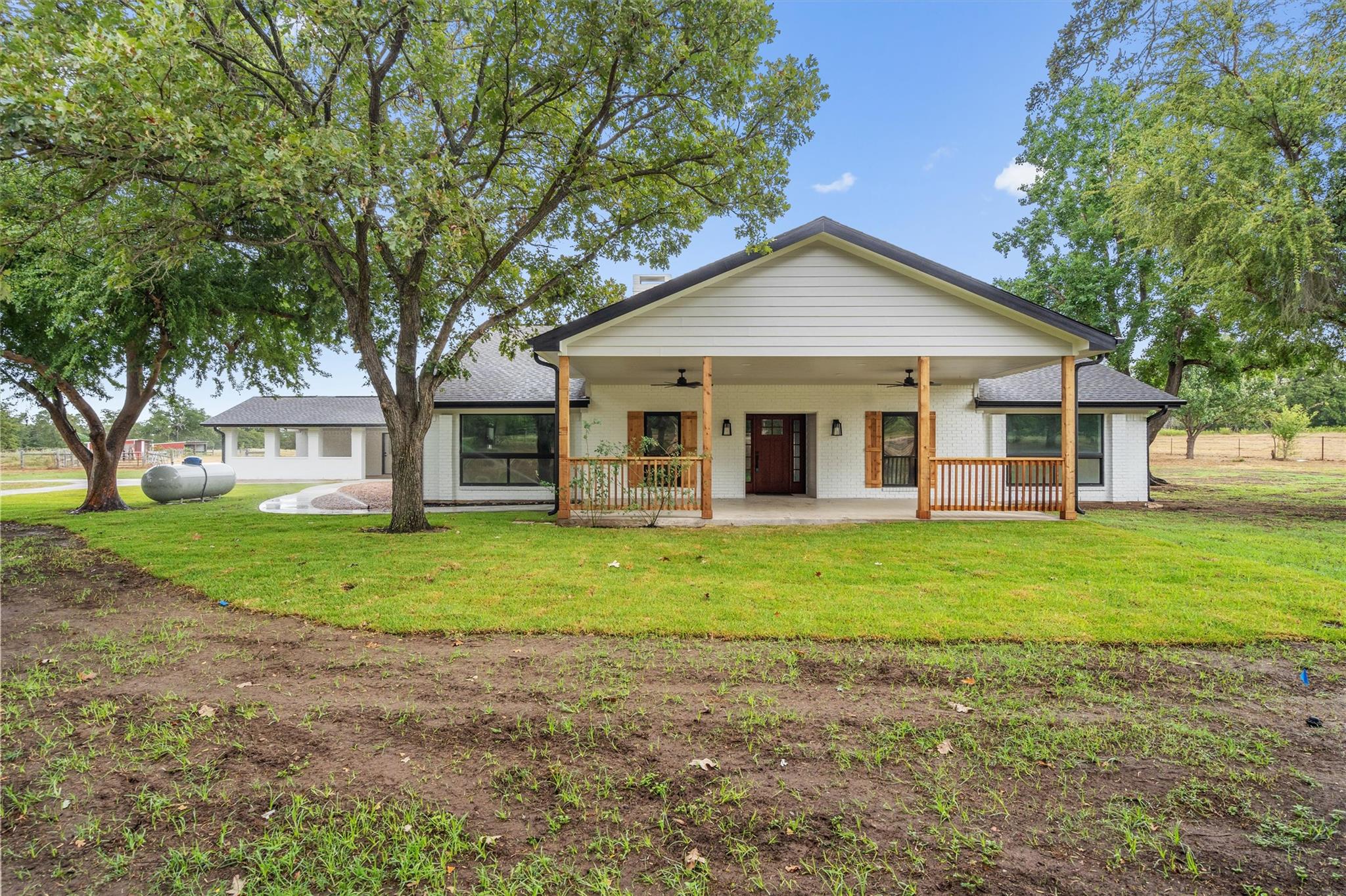 1037 Western Hills Rd, Rockdale, TX 76567