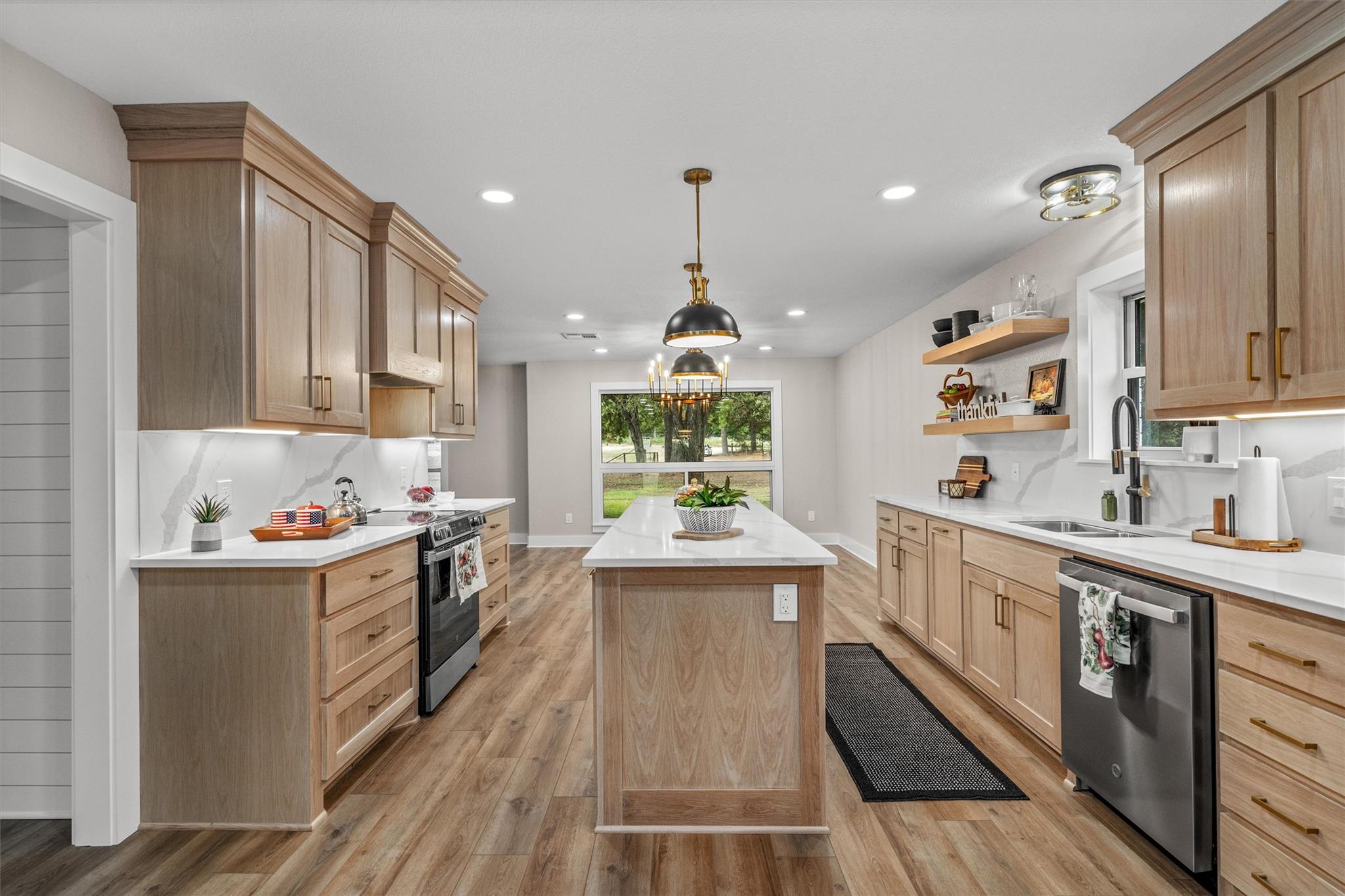 1037 Western Hills Rd, Rockdale, TX 76567