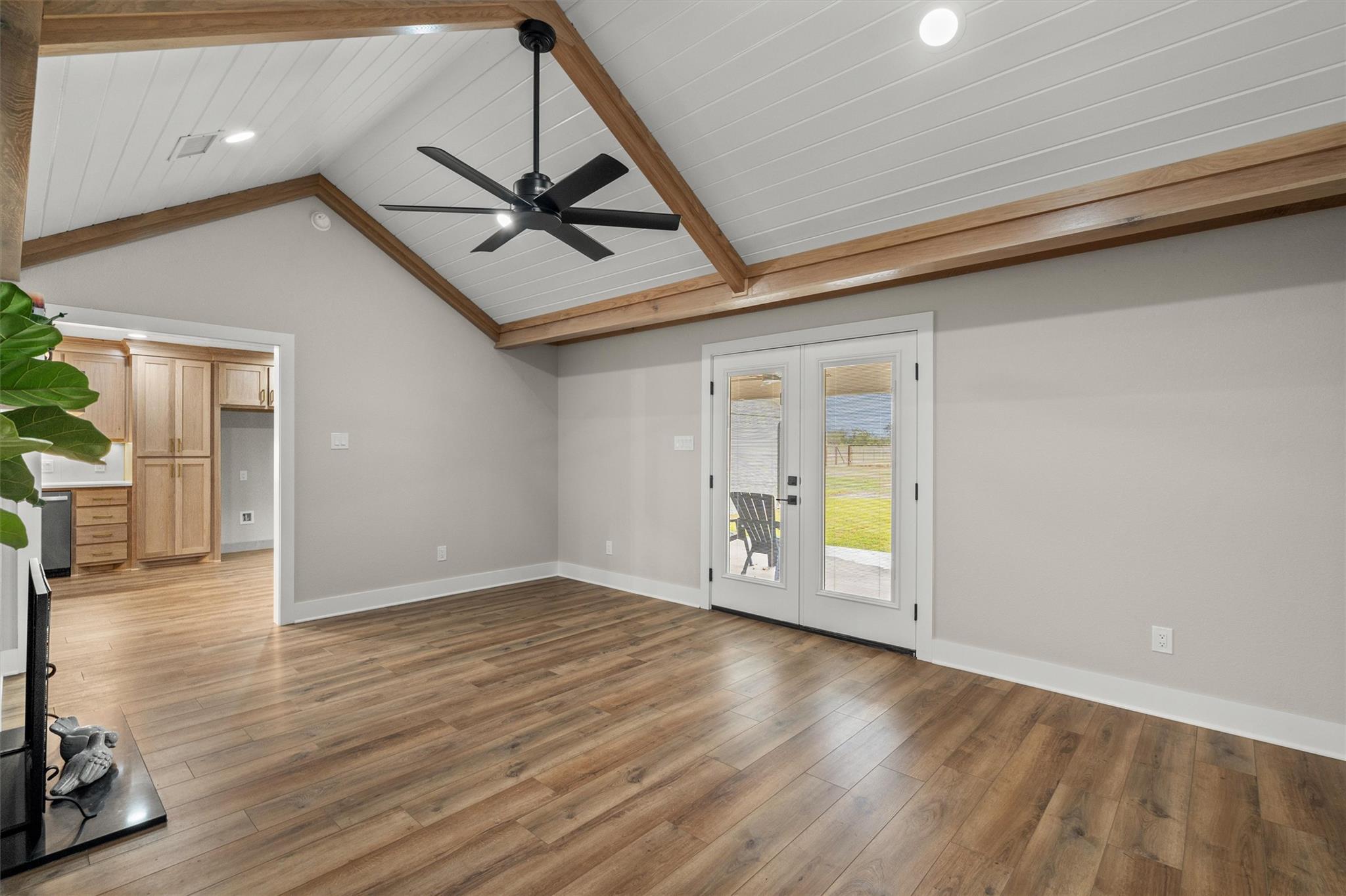 1037 Western Hills Rd, Rockdale, TX 76567