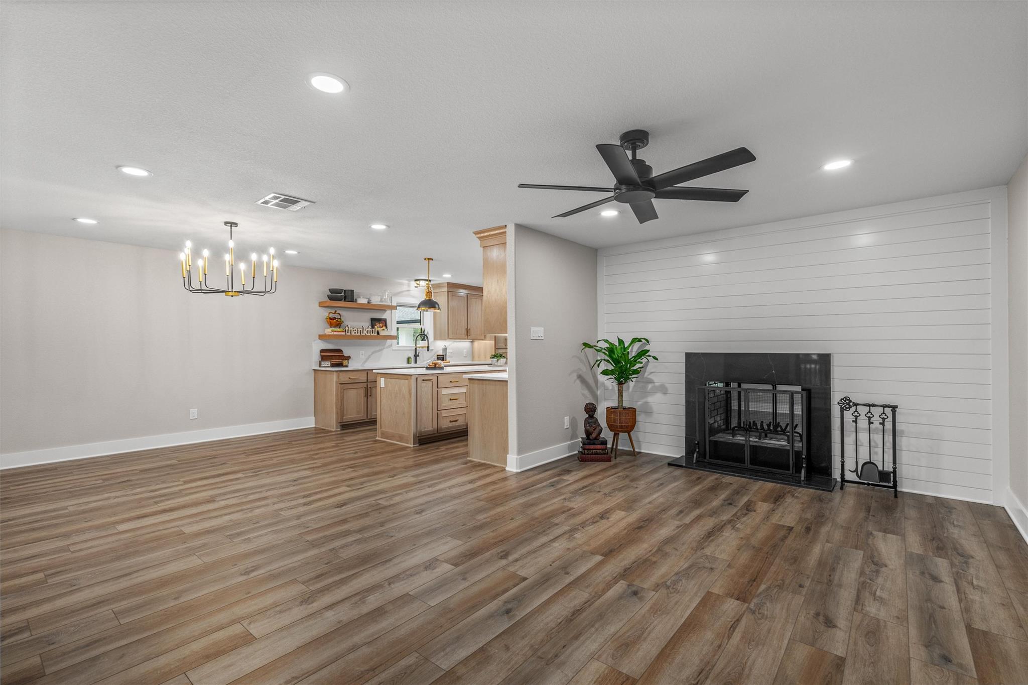 1037 Western Hills Rd, Rockdale, TX 76567