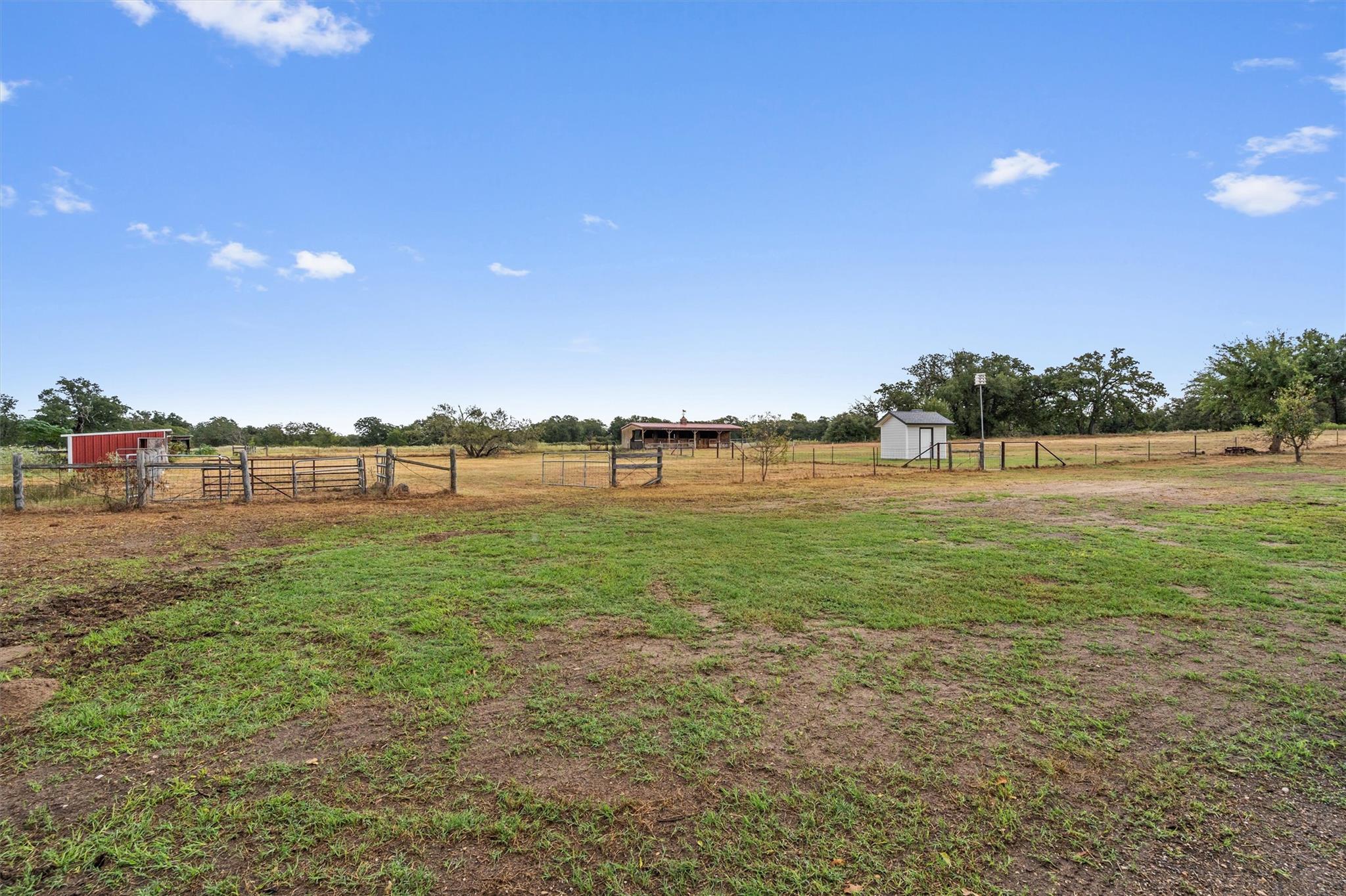 1037 Western Hills Rd, Rockdale, TX 76567