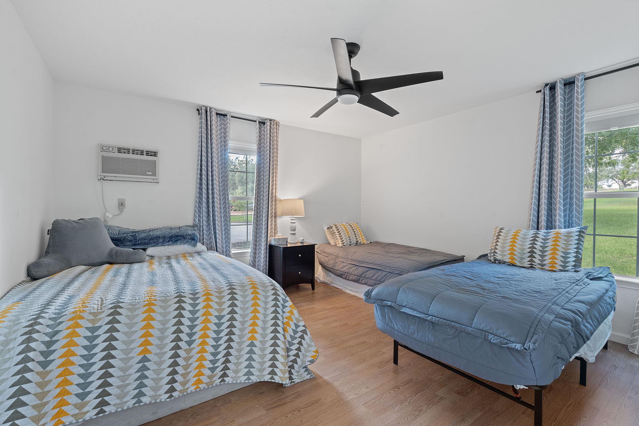 1940 Williams Lakeshore Dr, Kingsland, TX 78639