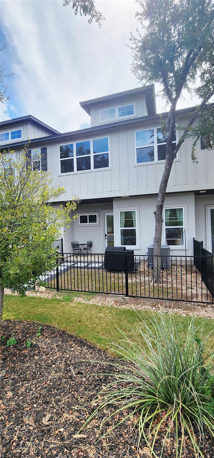 12001 Vista Parke Dr # 102, Austin, TX 78726