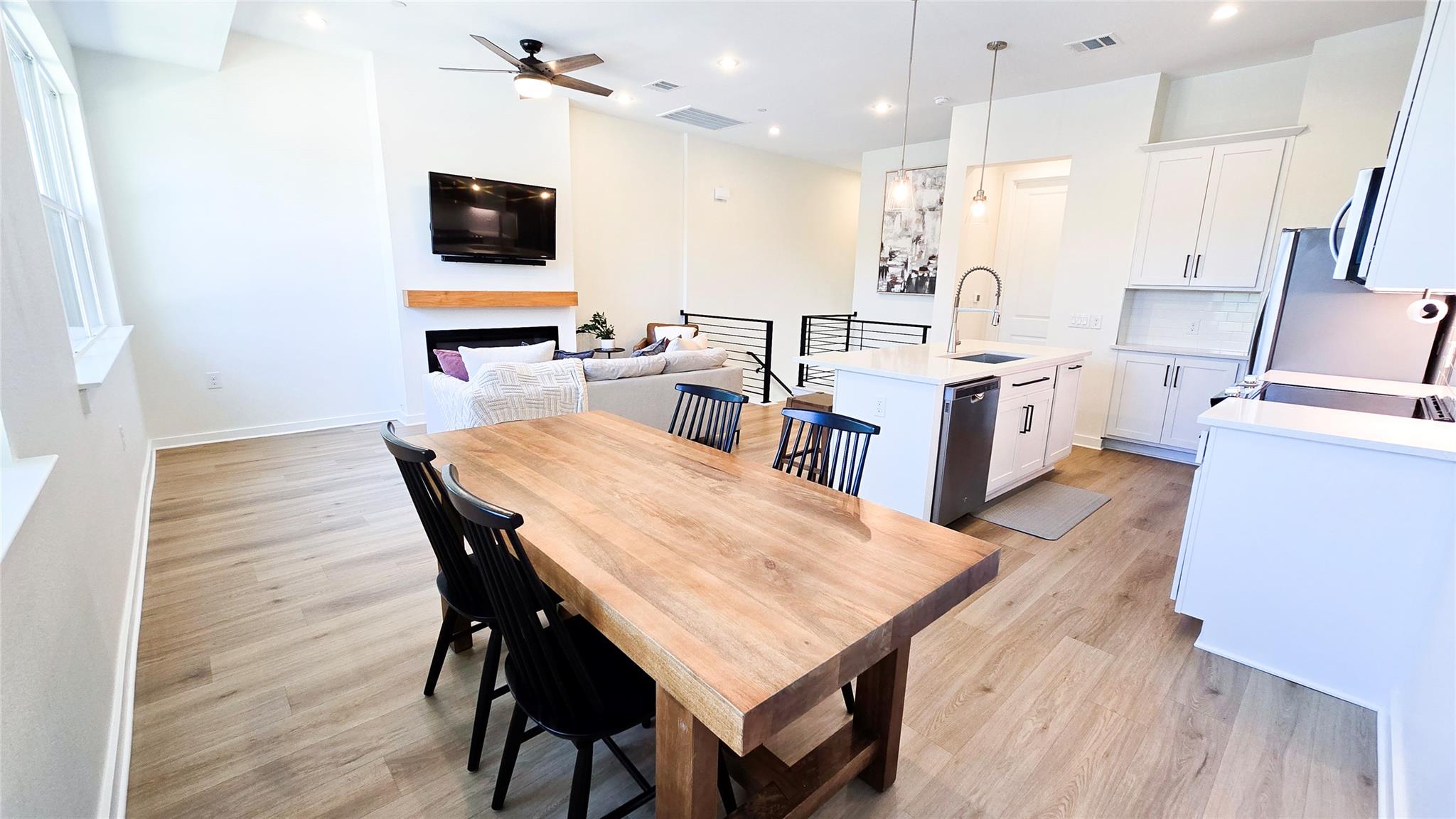 12001 Vista Parke Dr # 102, Austin, TX 78726