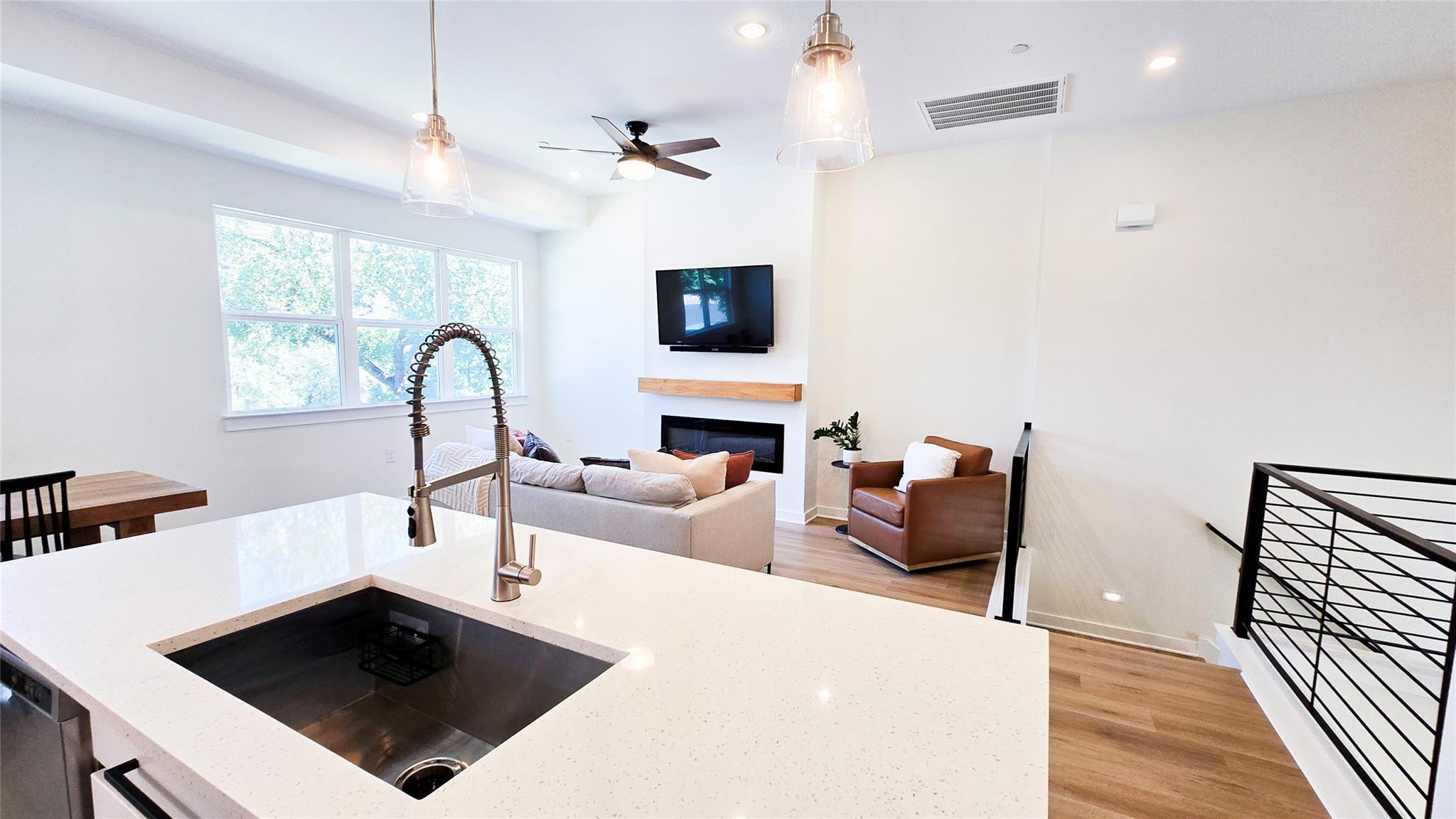 12001 Vista Parke Dr # 102, Austin, TX 78726