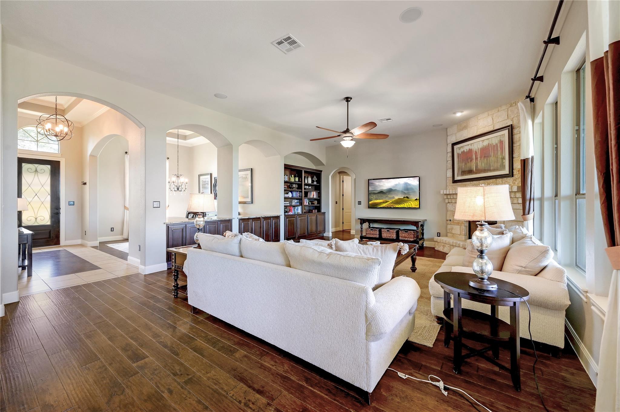 140 Hawthorne Loop, Driftwood, TX 78619