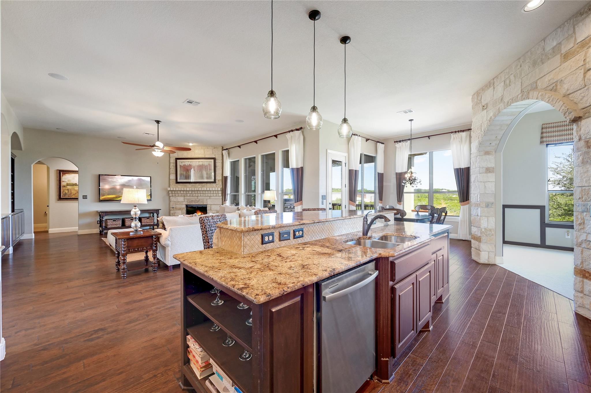 140 Hawthorne Loop, Driftwood, TX 78619