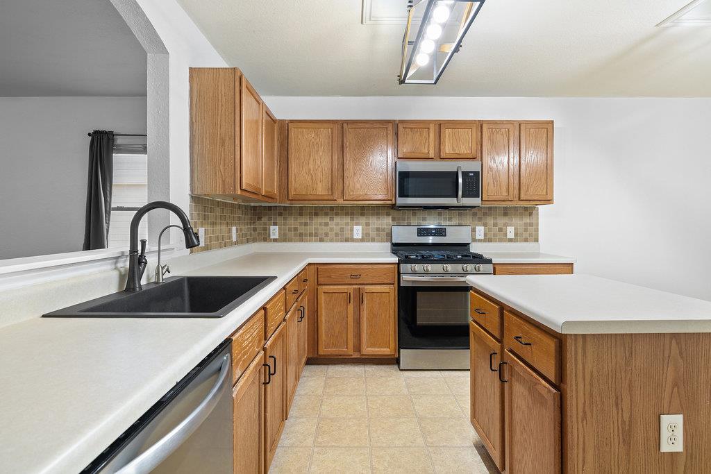 222 Bryant Dr, Bastrop, TX 78602